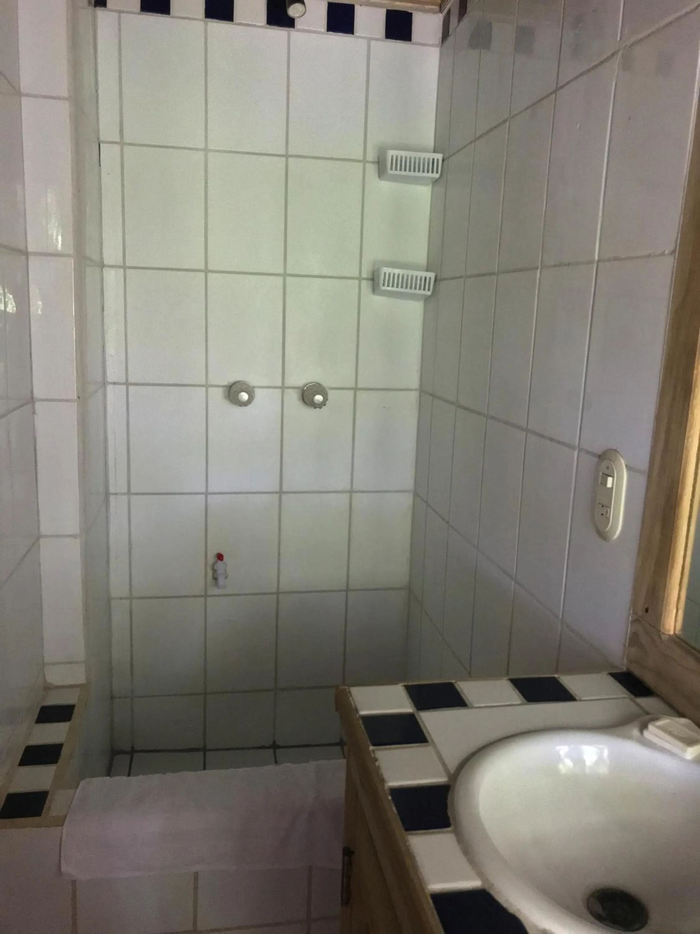 Bathroom in Roatan Bed & Breakfast Apartments