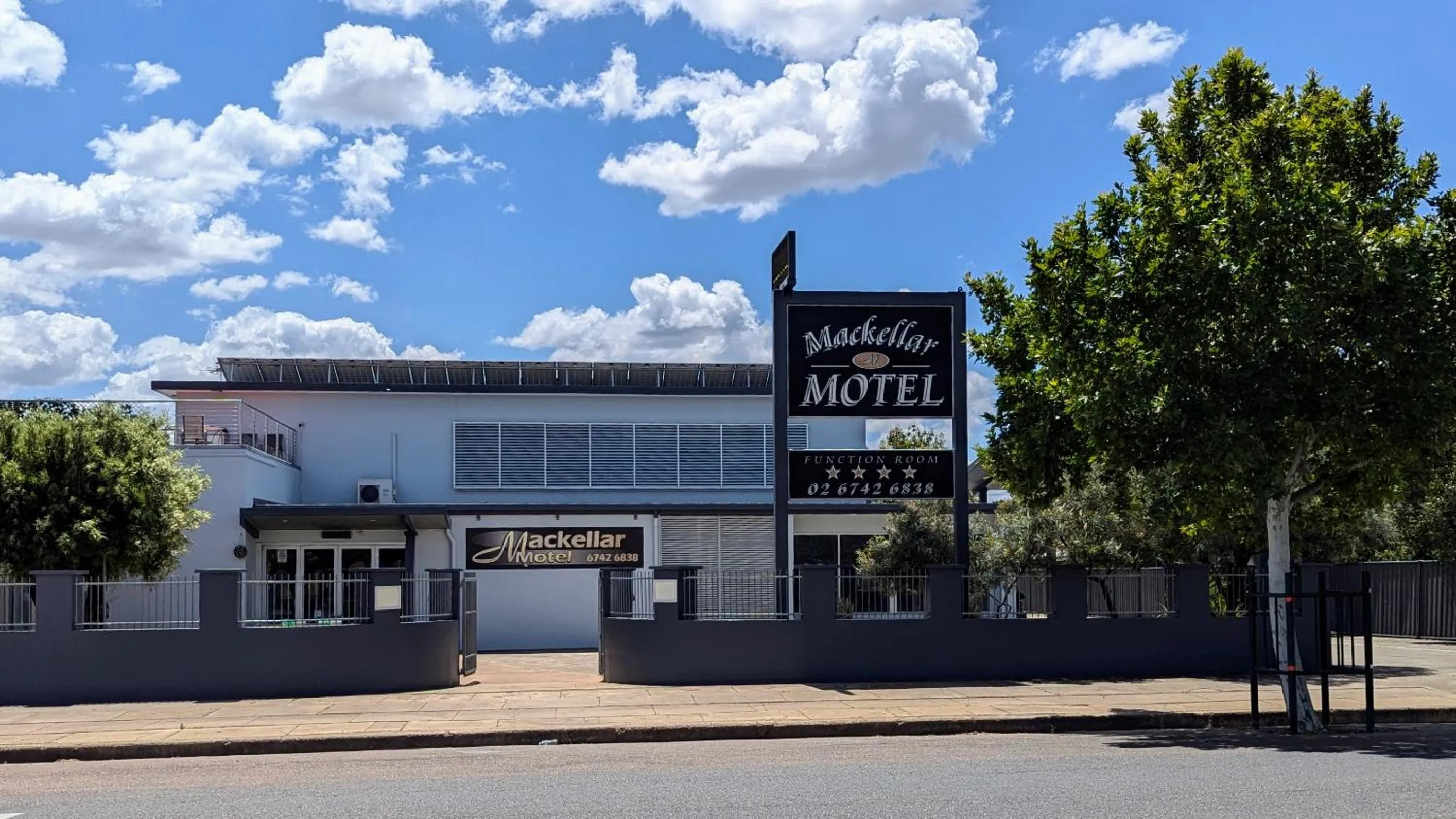 Facade/entrance in Mackellar Motel