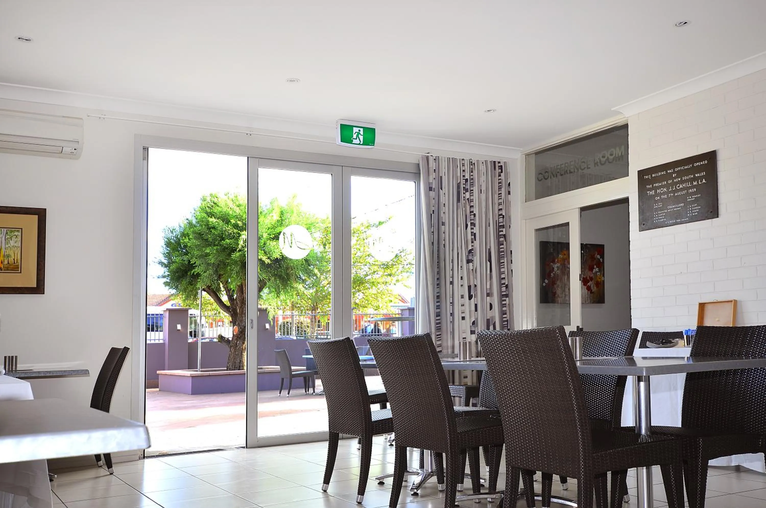 Breakfast in Mackellar Motel