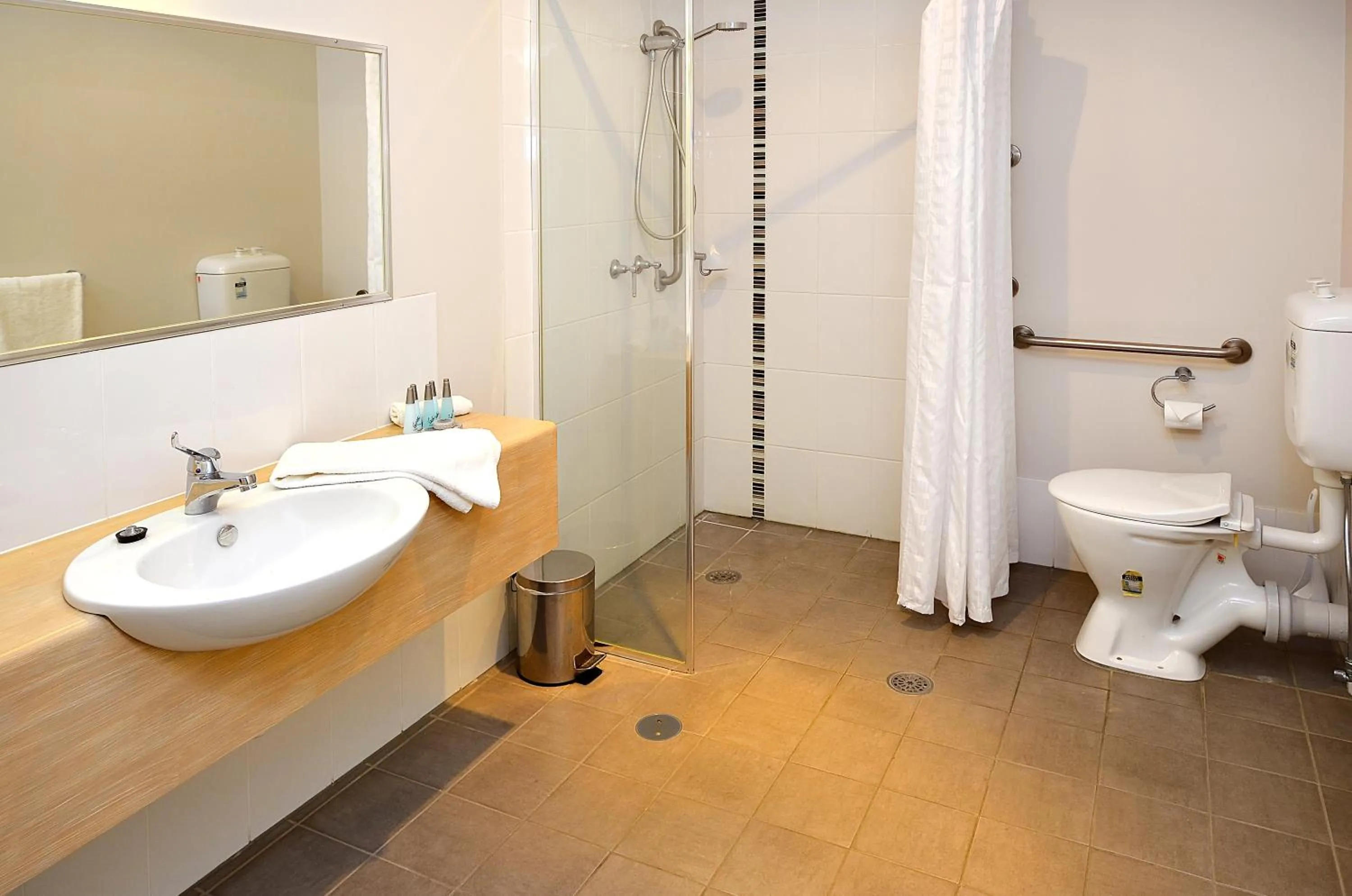 Bathroom in Mackellar Motel