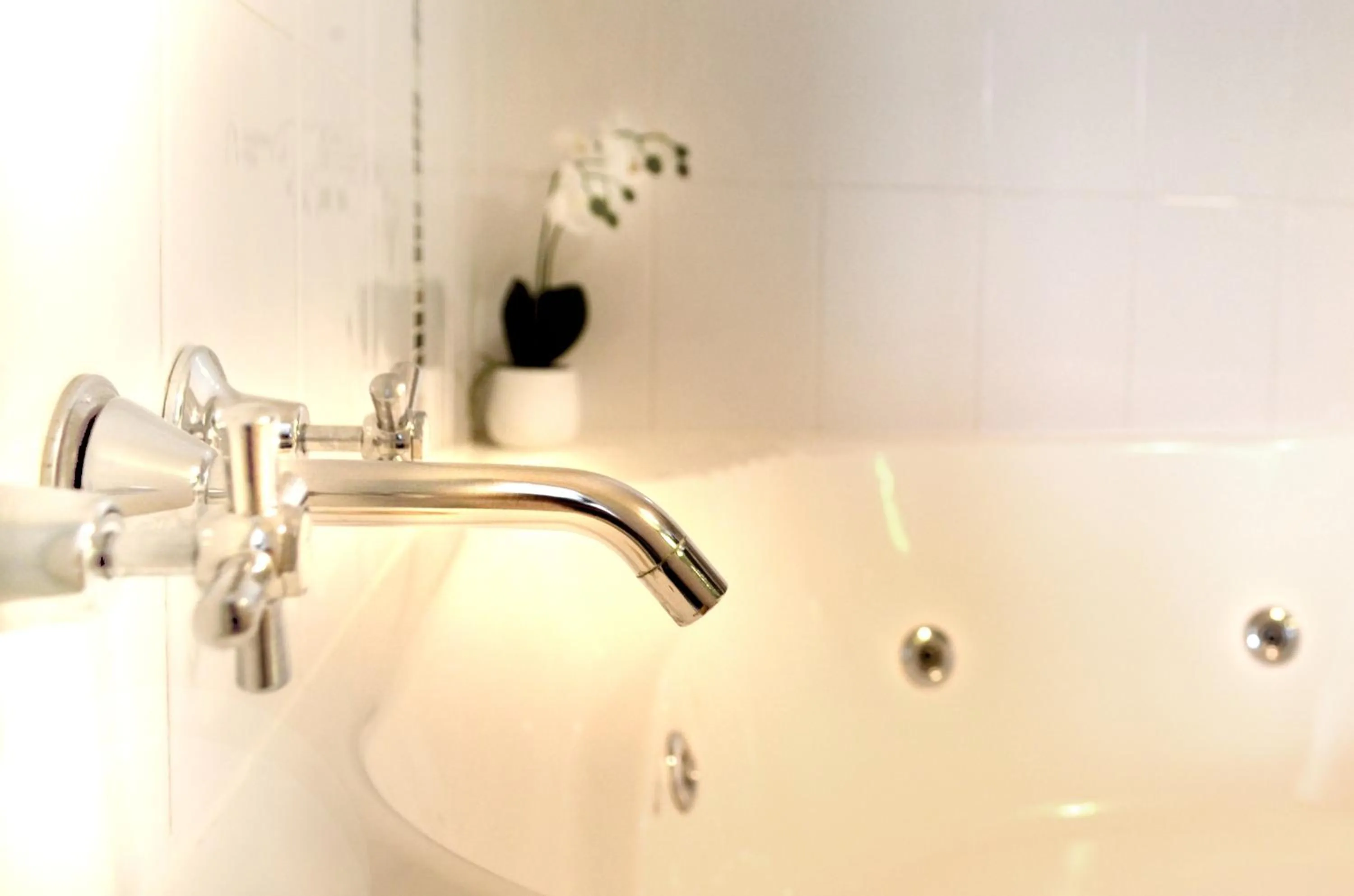 Bathroom in Mackellar Motel