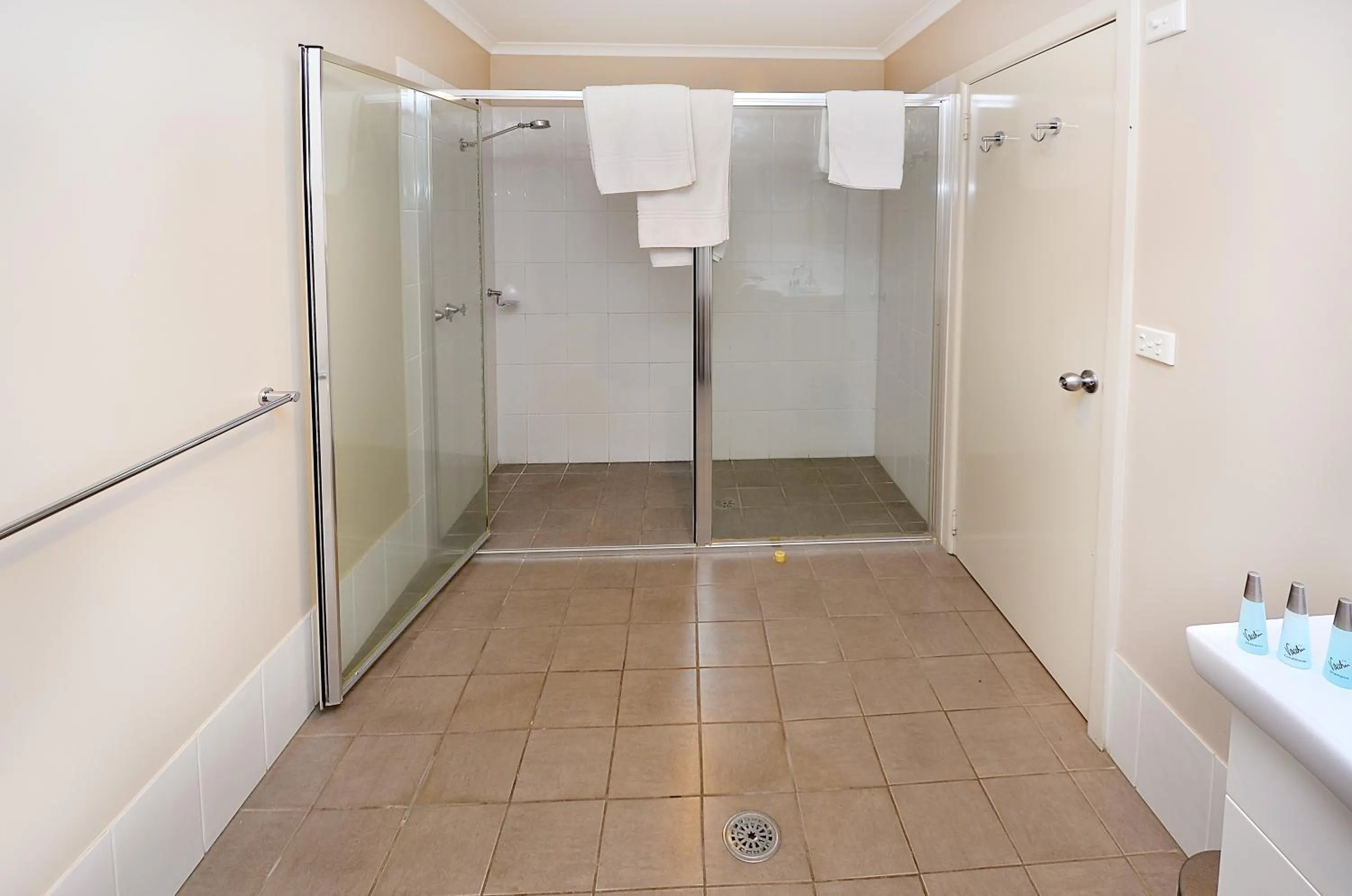 Bathroom in Mackellar Motel