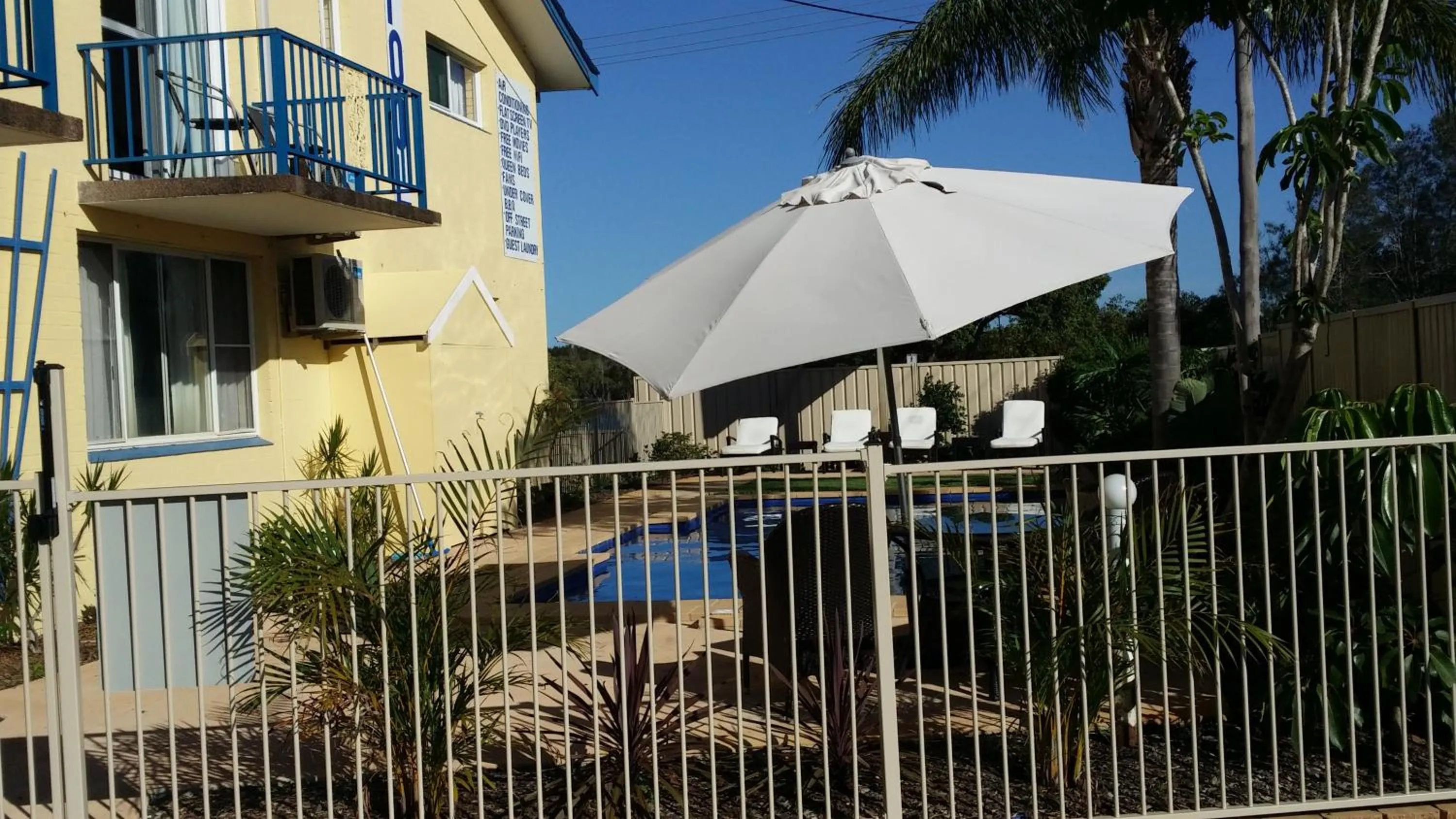 Facade/entrance in Harrington Village Motel
