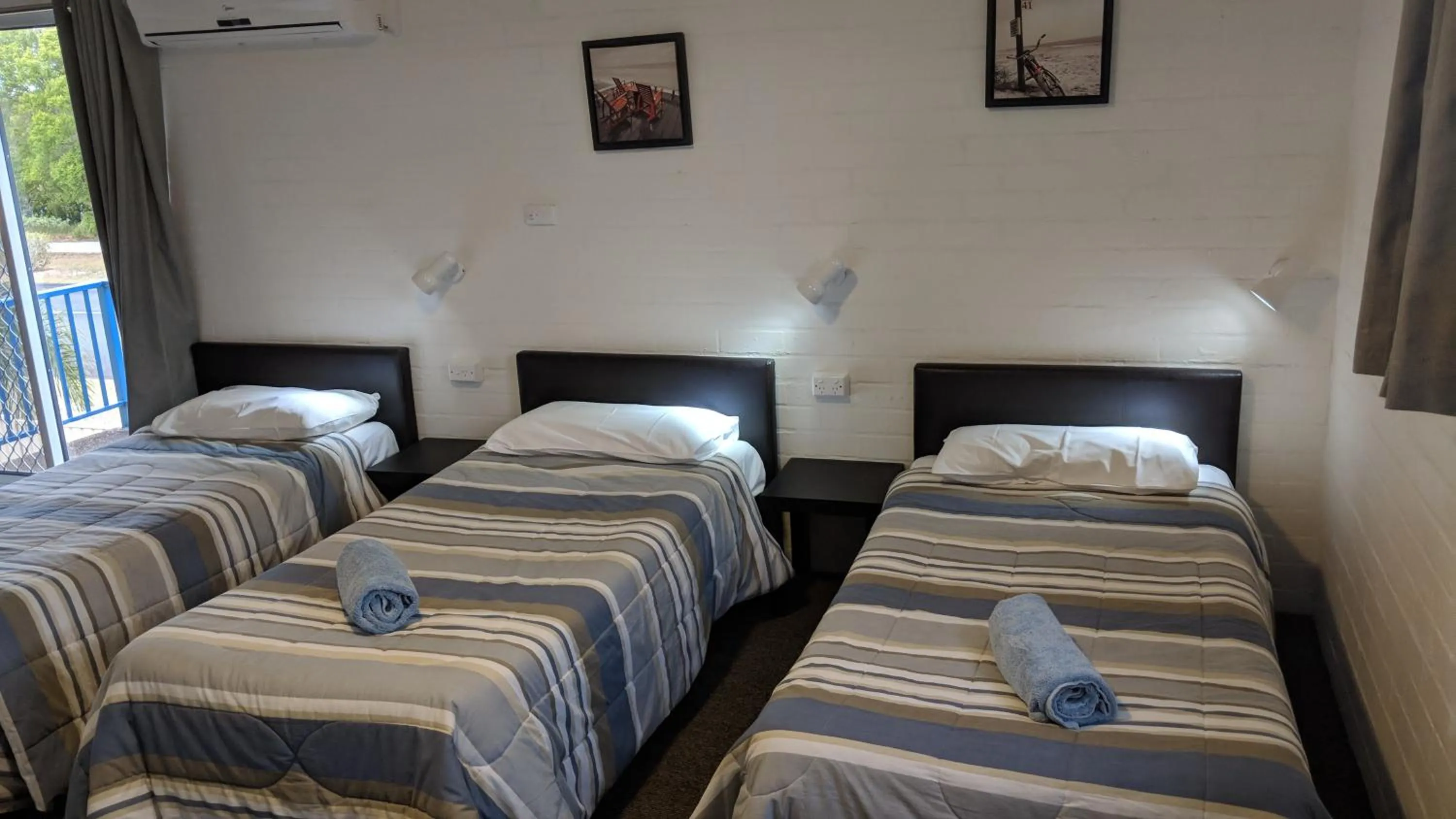 Bed in Harrington Village Motel