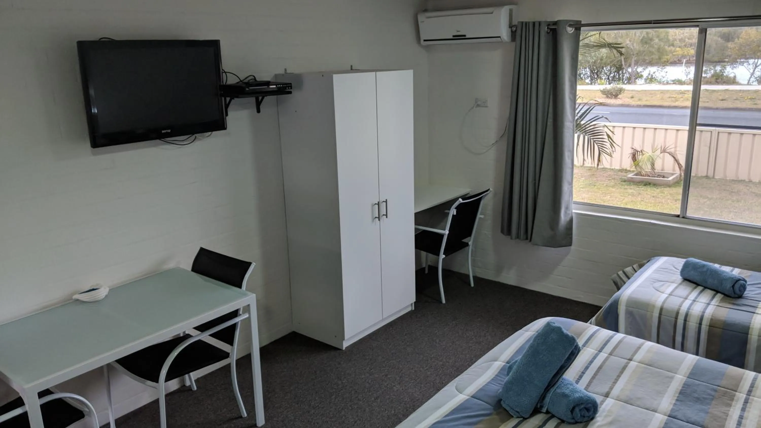 Photo of the whole room in Harrington Village Motel