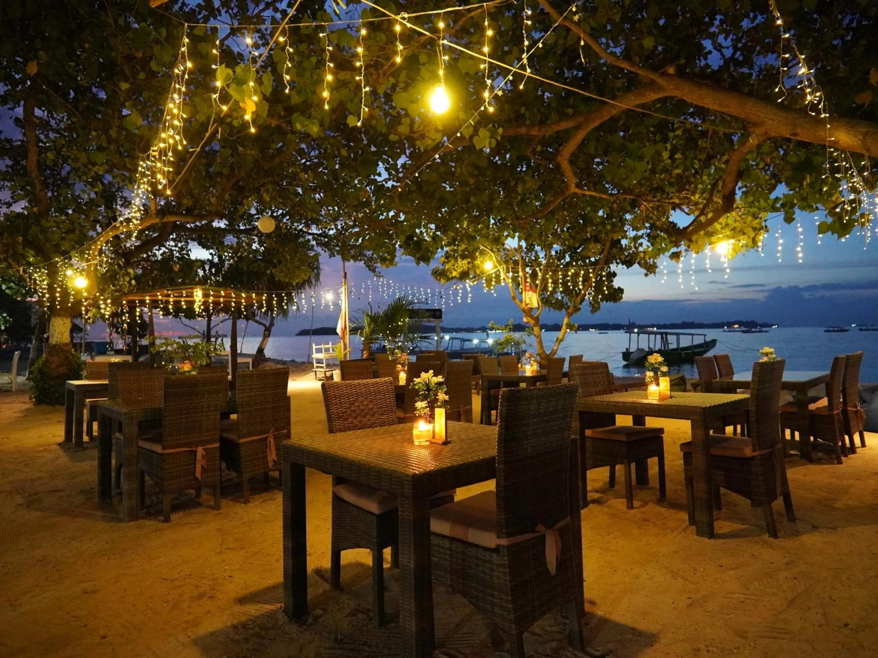 Restaurant/places to eat in Pandan Bungalow