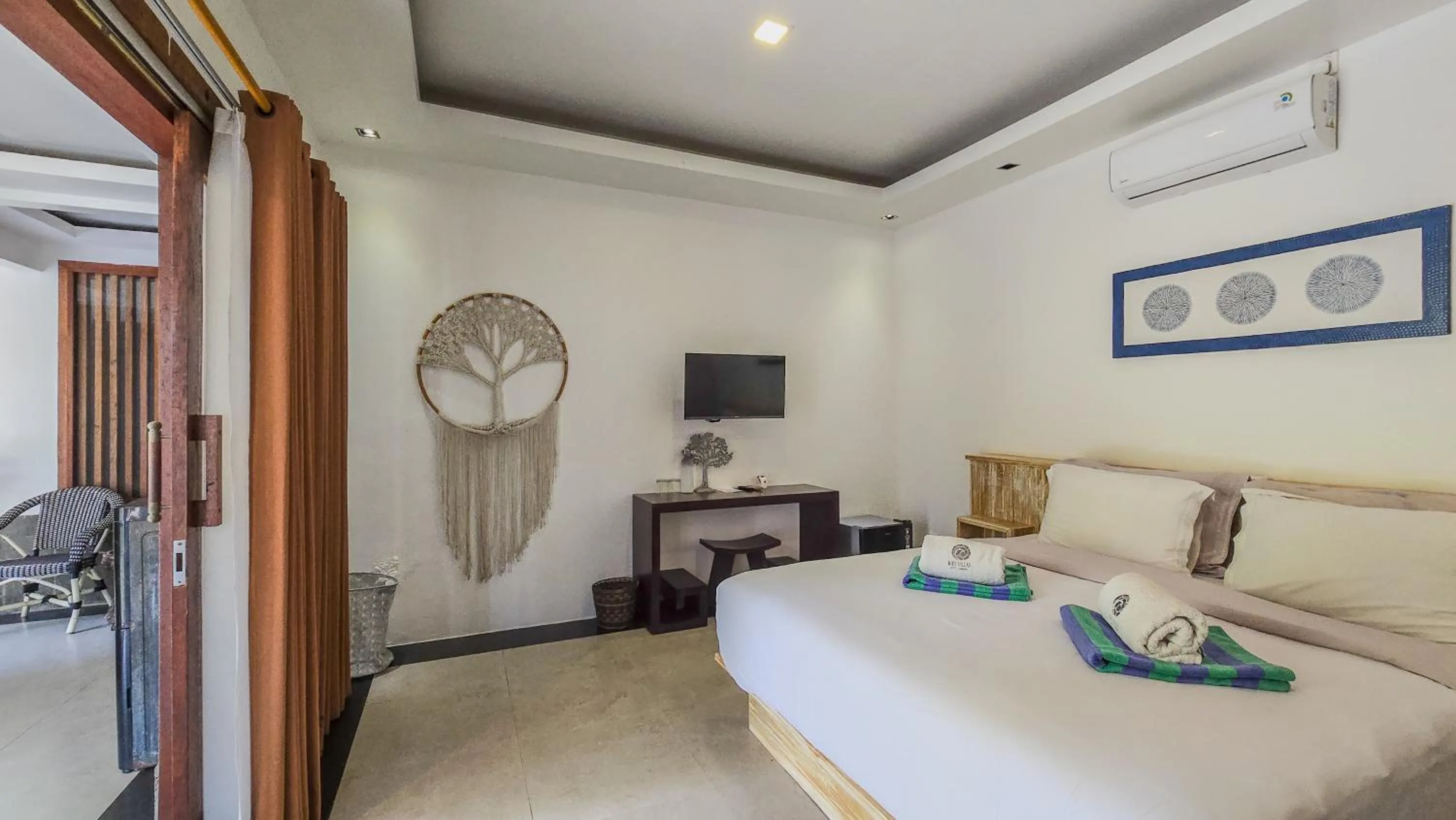Bed in Kies Villas Lombok