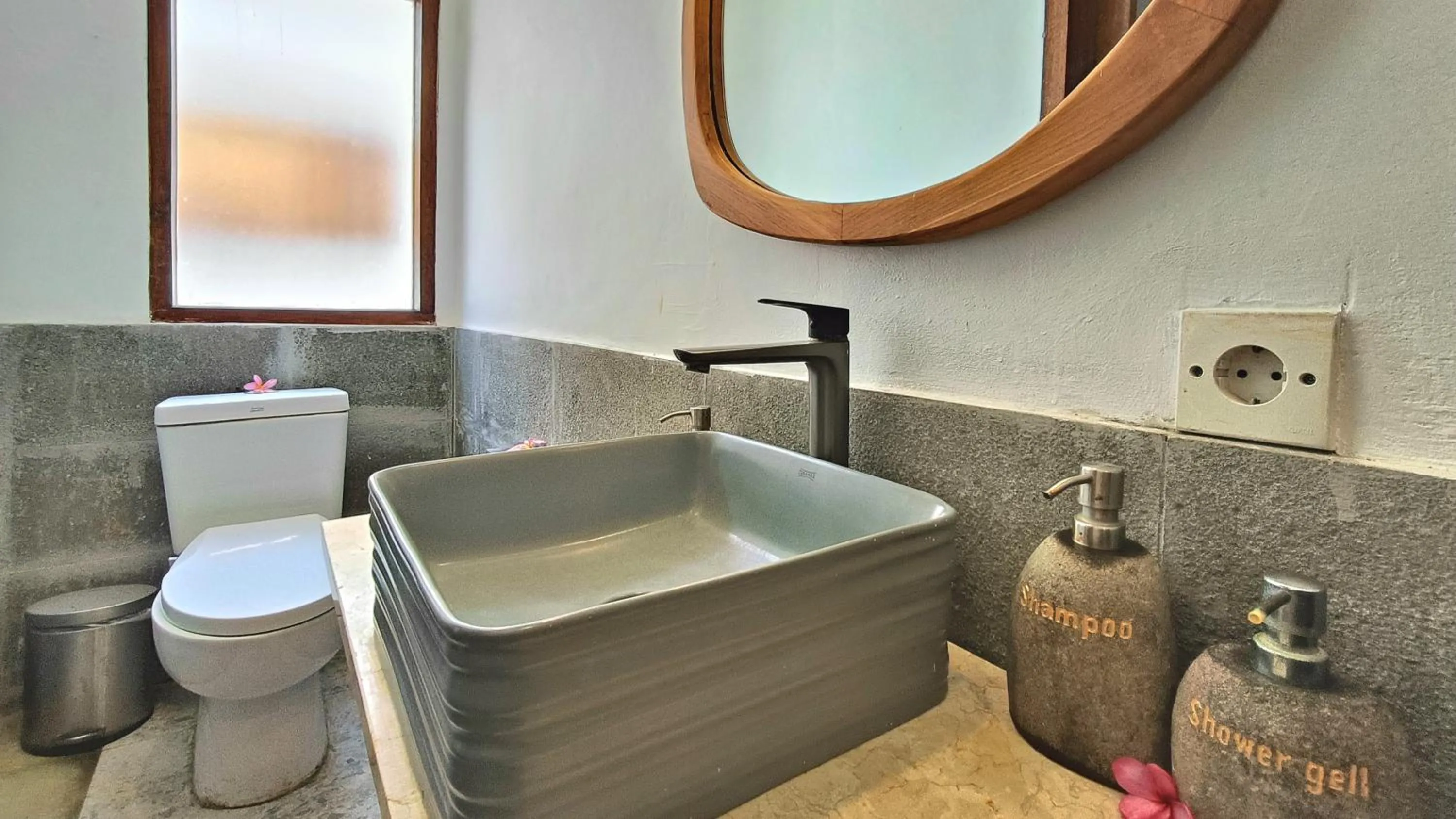 Toilet in Kies Villas Lombok