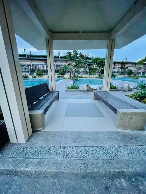 Stylish 1 bedroom condo with pool view and Fast WIFI