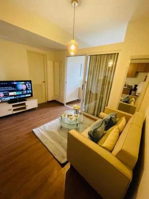 Stylish 1 bedroom condo with pool view and Fast WIFI