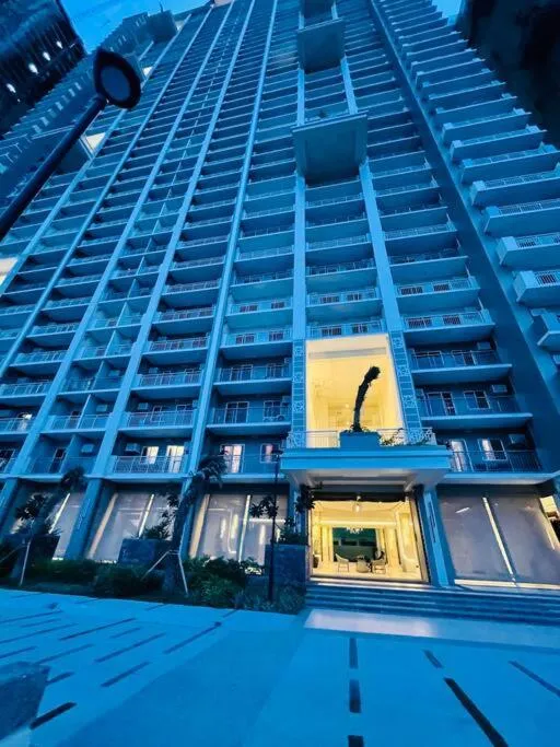 Stylish 1 bedroom condo with pool view and Fast WIFI