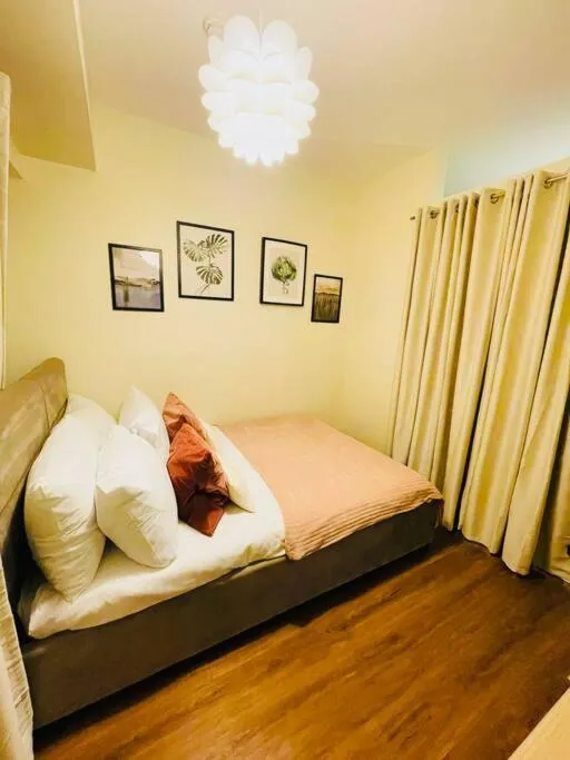Stylish 1 bedroom condo with pool view and Fast WIFI