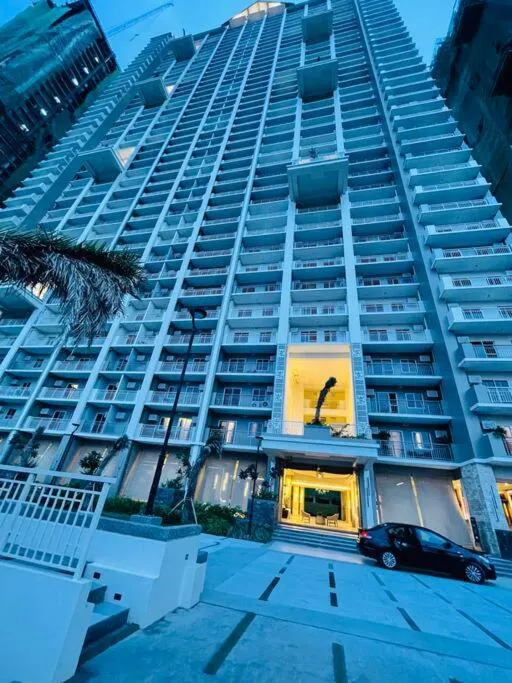 Stylish 1 bedroom condo with pool view and Fast WIFI