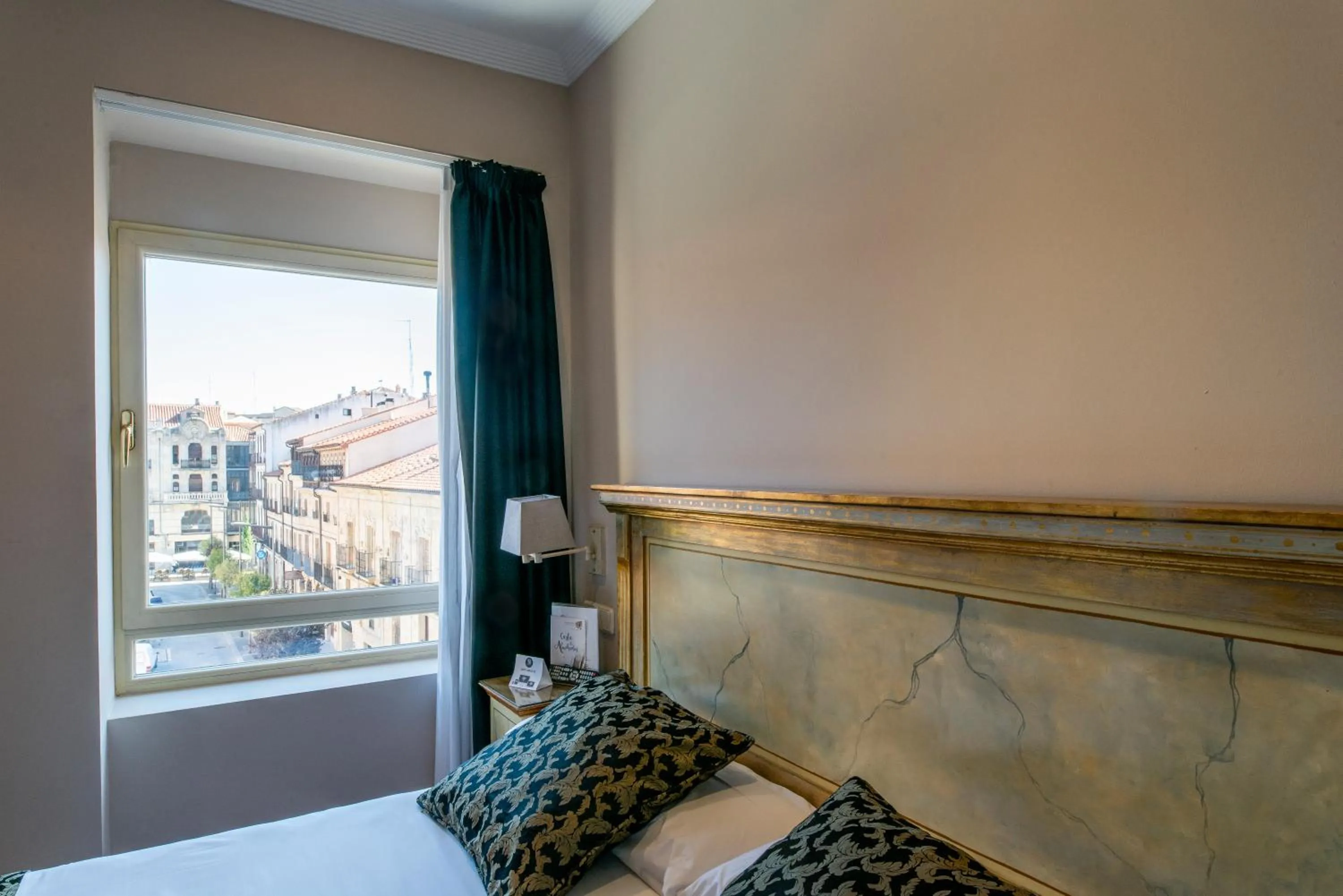 City view, Bed in Soho Boutique Salamanca
