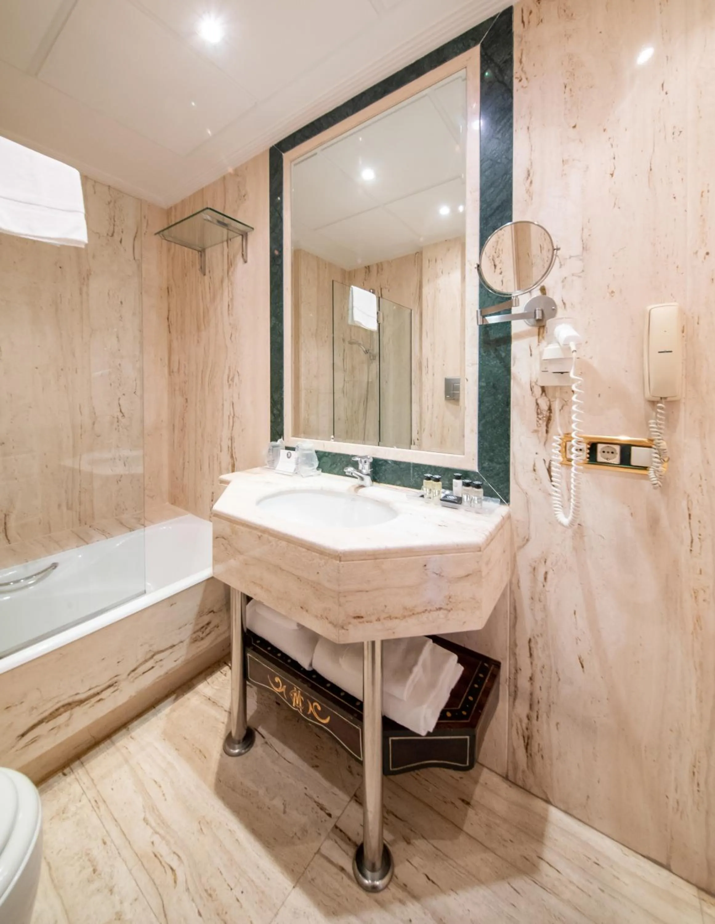 Bathroom in Soho Boutique Salamanca