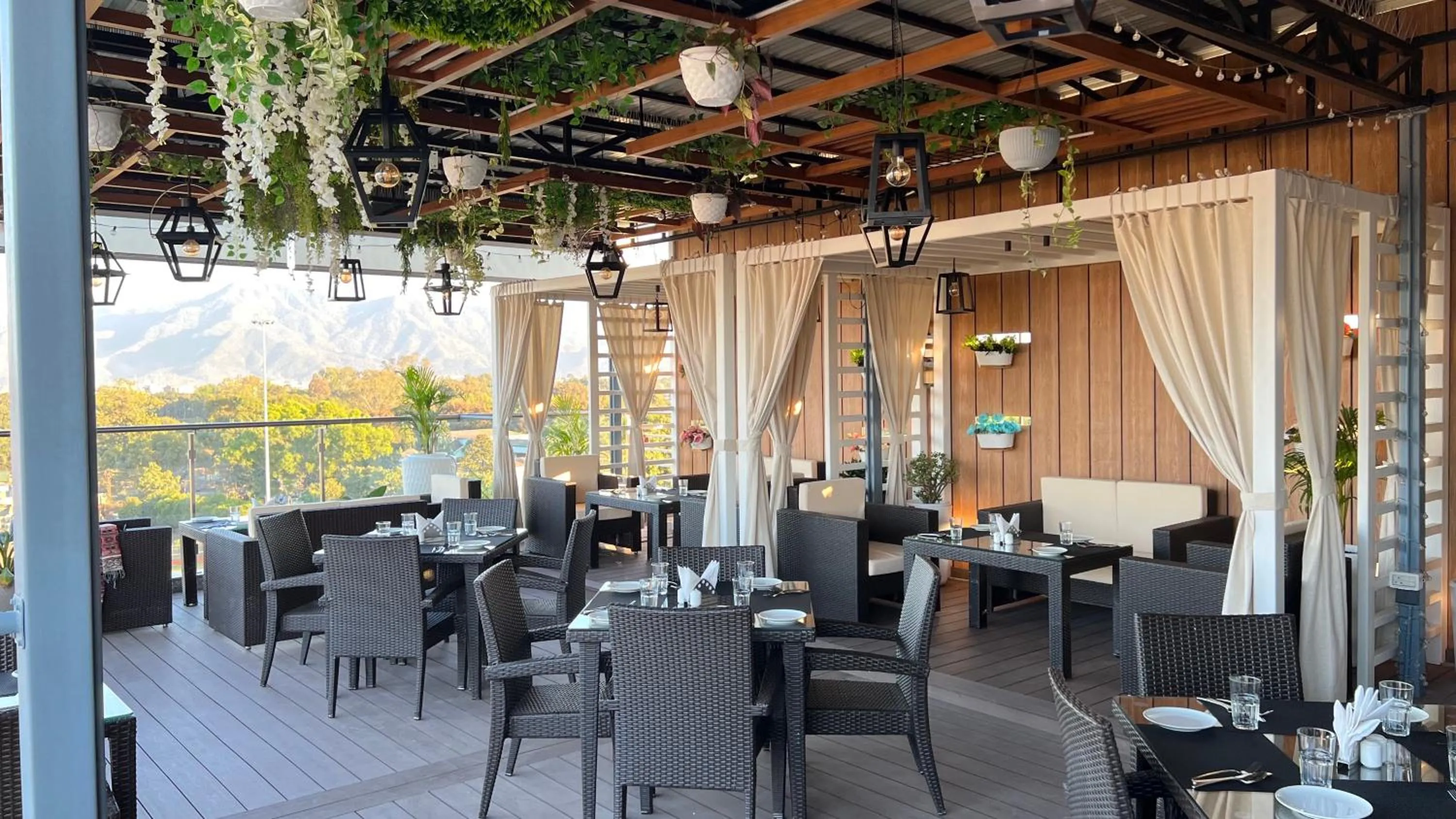 Restaurant/places to eat in Aurora Boutique Hotel Imphal