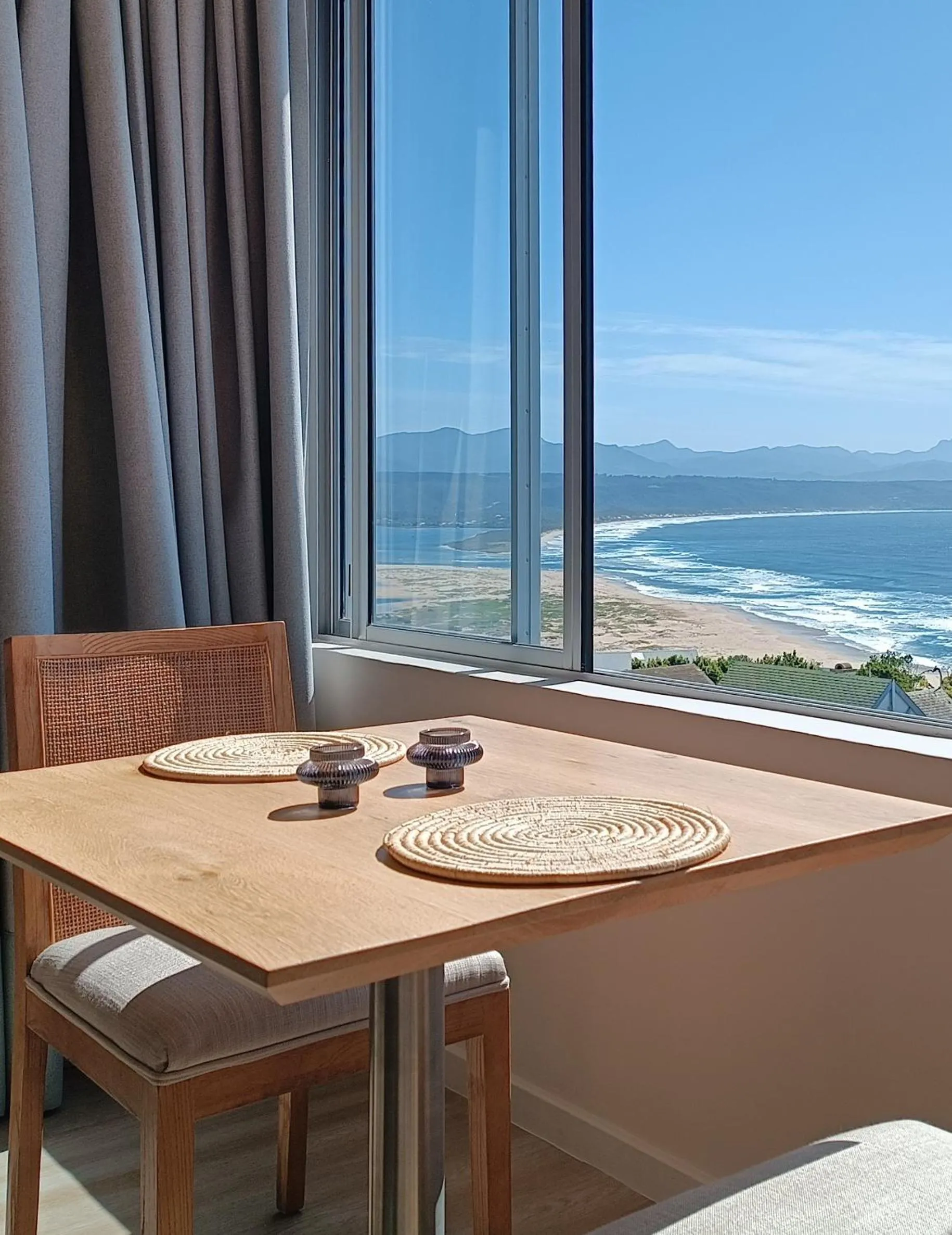 One-Bedroom Apartment in Summer Sea