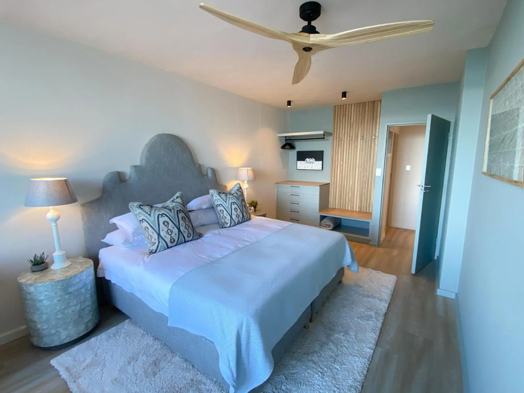 One-Bedroom Apartment in Summer Sea