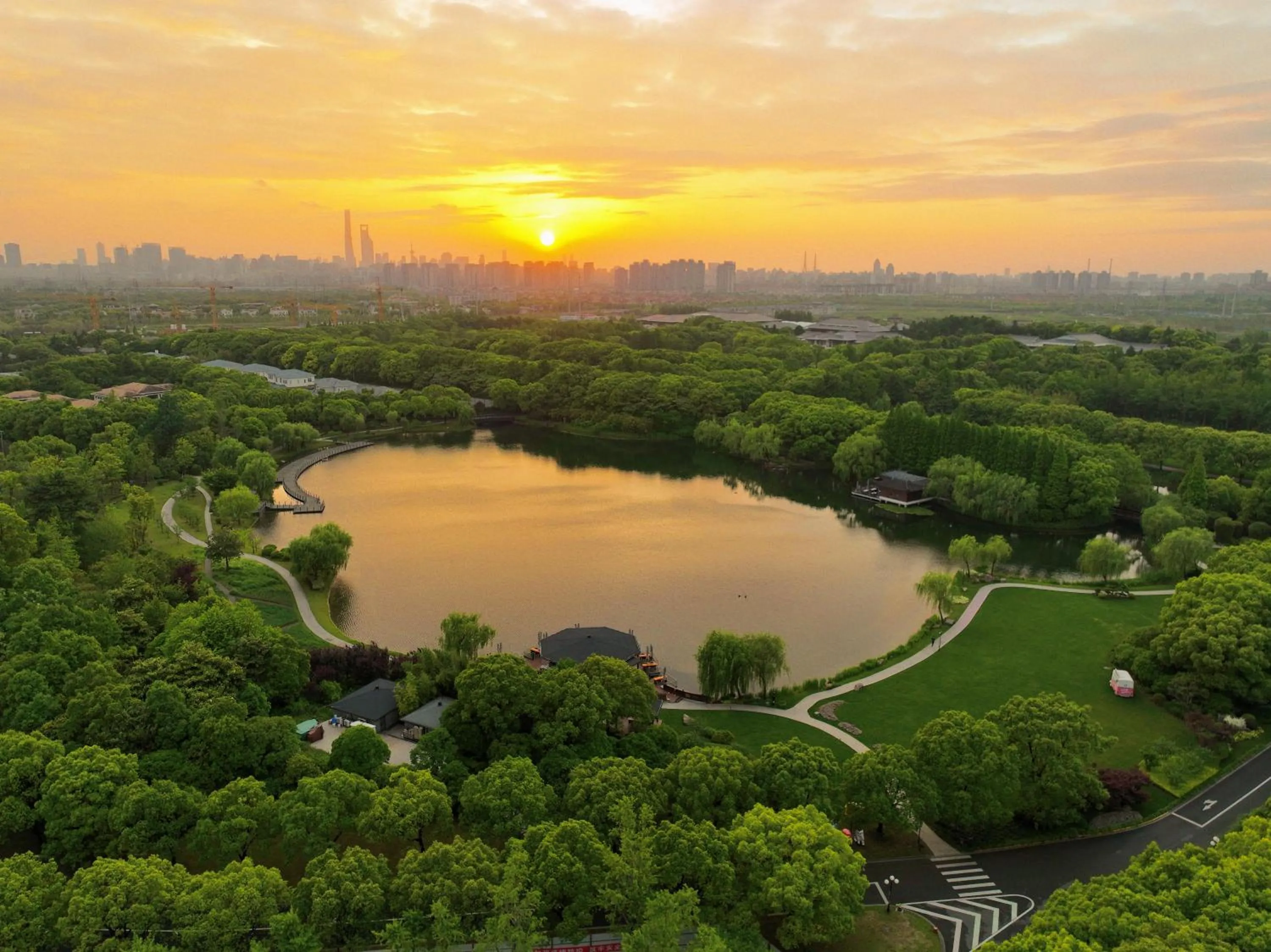 Sunset in Shanghai Dongjiao State Guest Hotel
