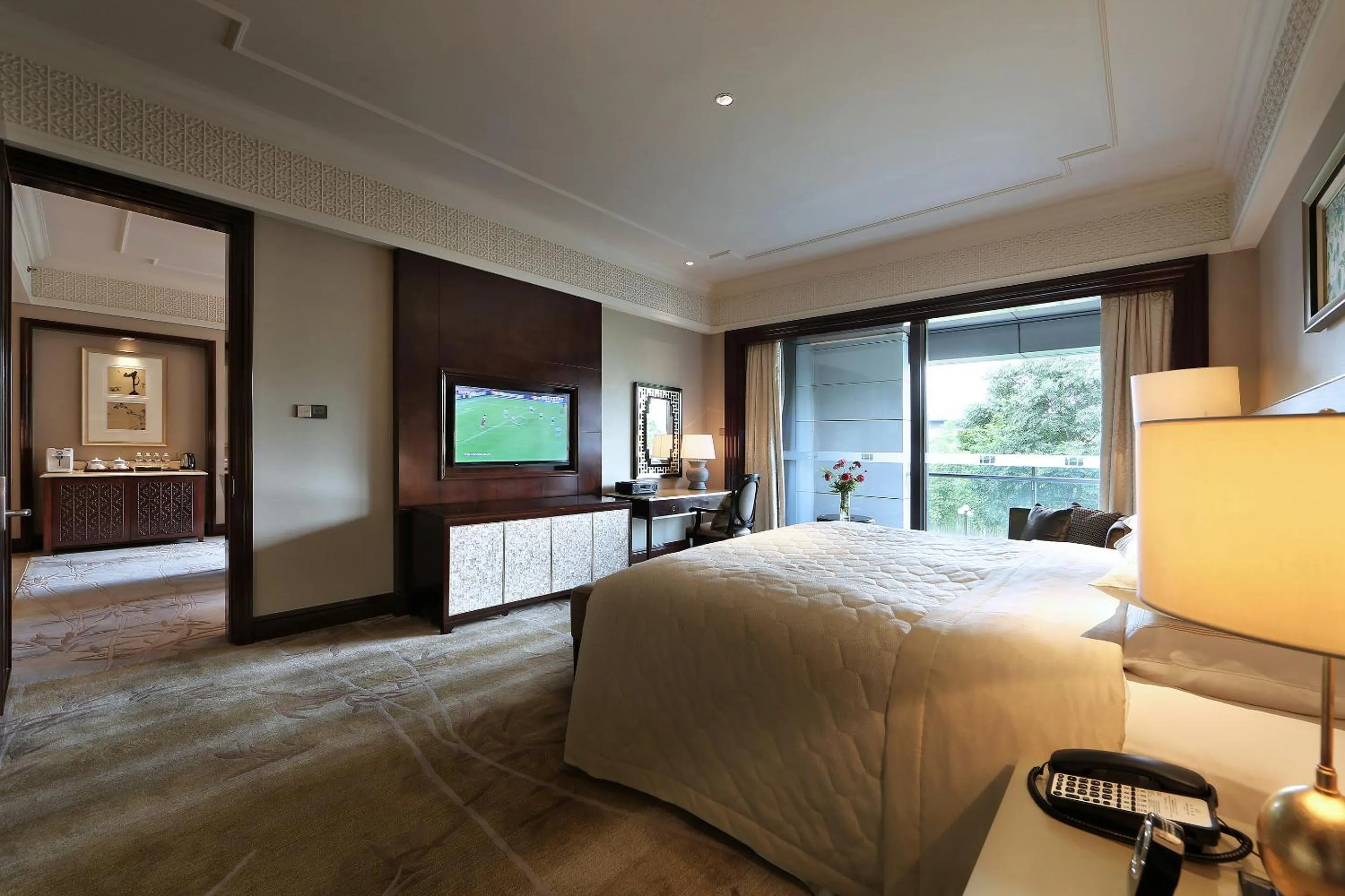 Bedroom, Bed in Shanghai Dongjiao State Guest Hotel