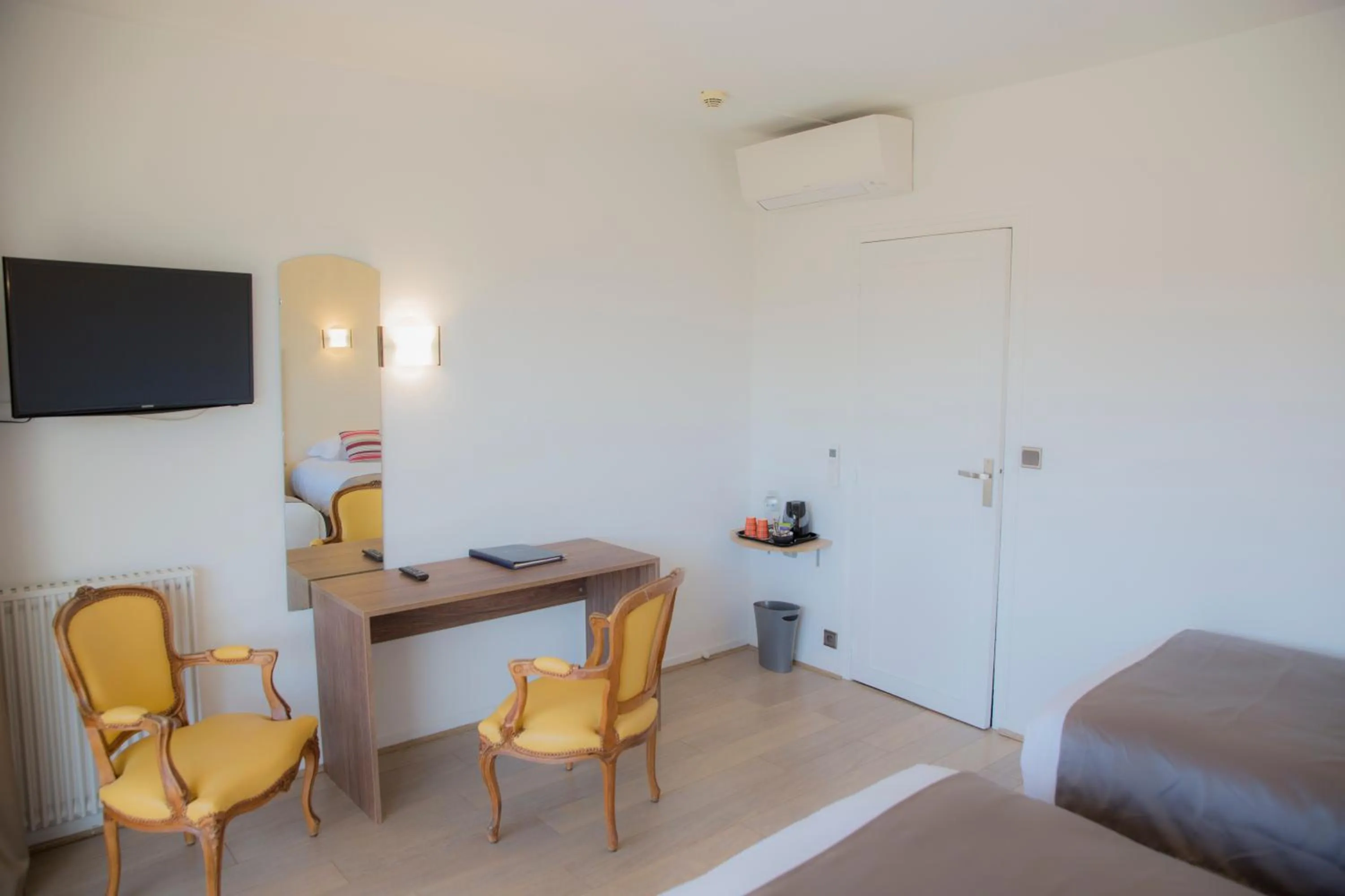 Bed in Arc Hôtel Sur Mer