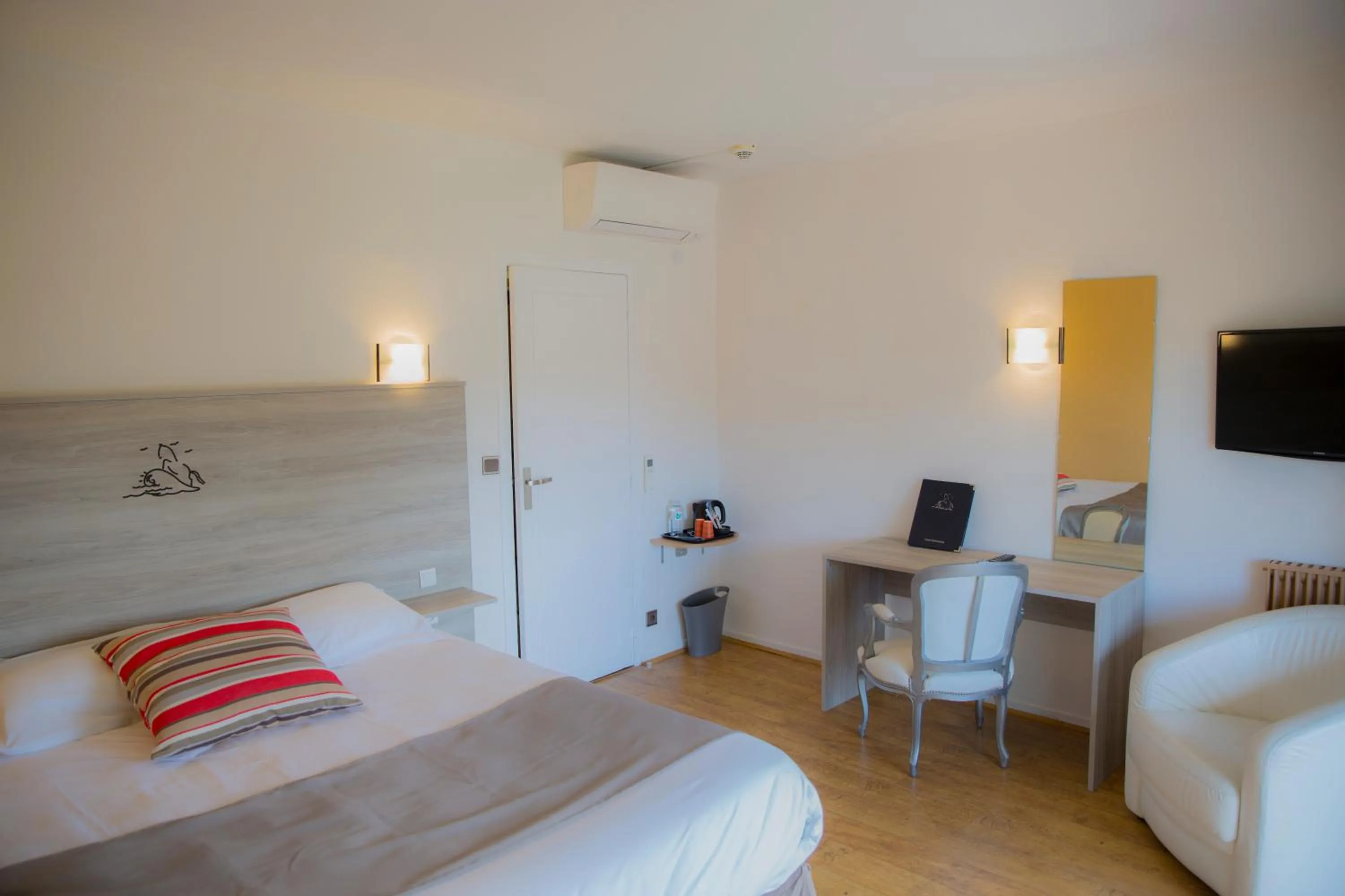 Bedroom, Bed in Arc Hôtel Sur Mer