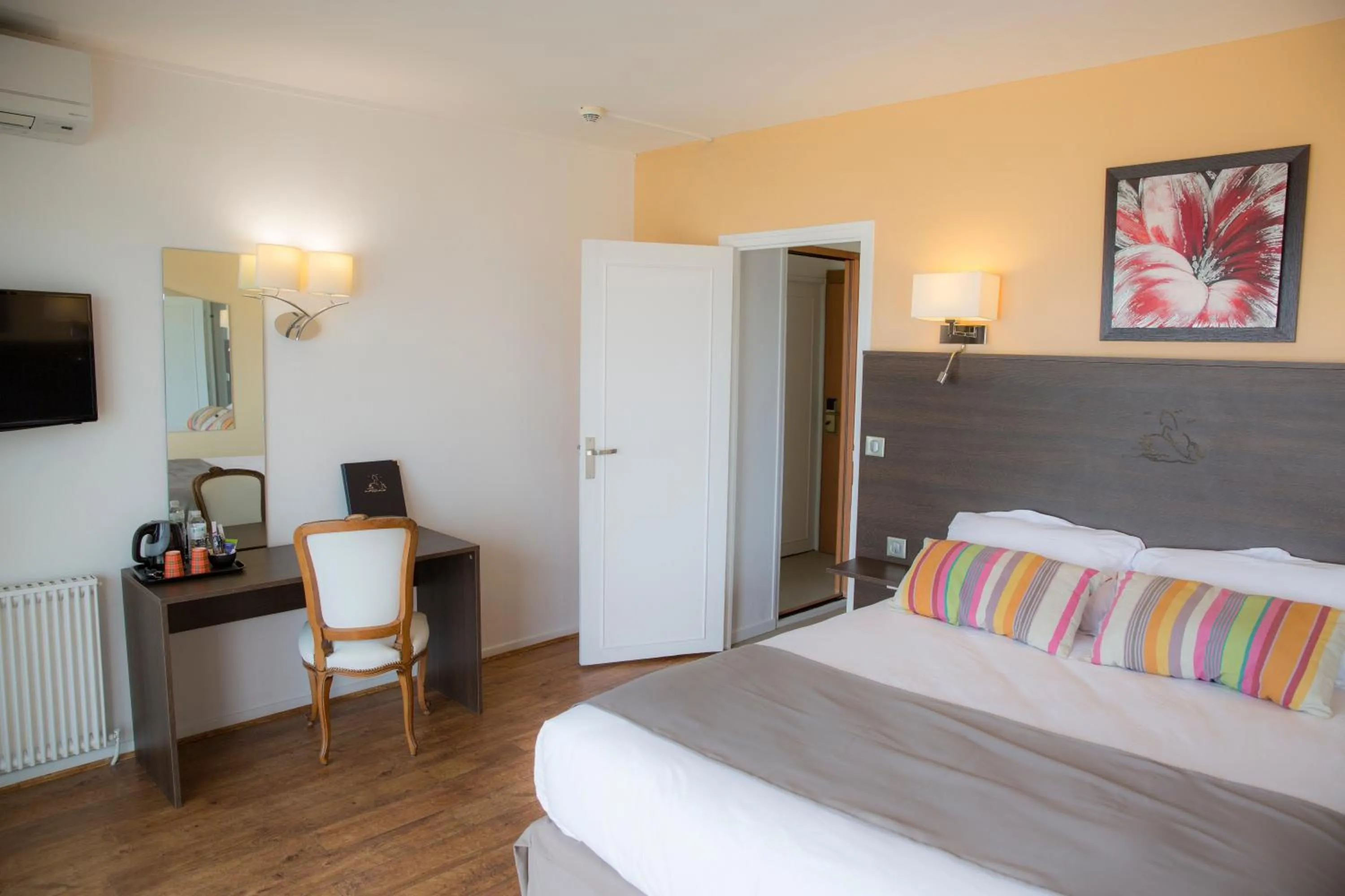 Bedroom, Bed in Arc Hôtel Sur Mer