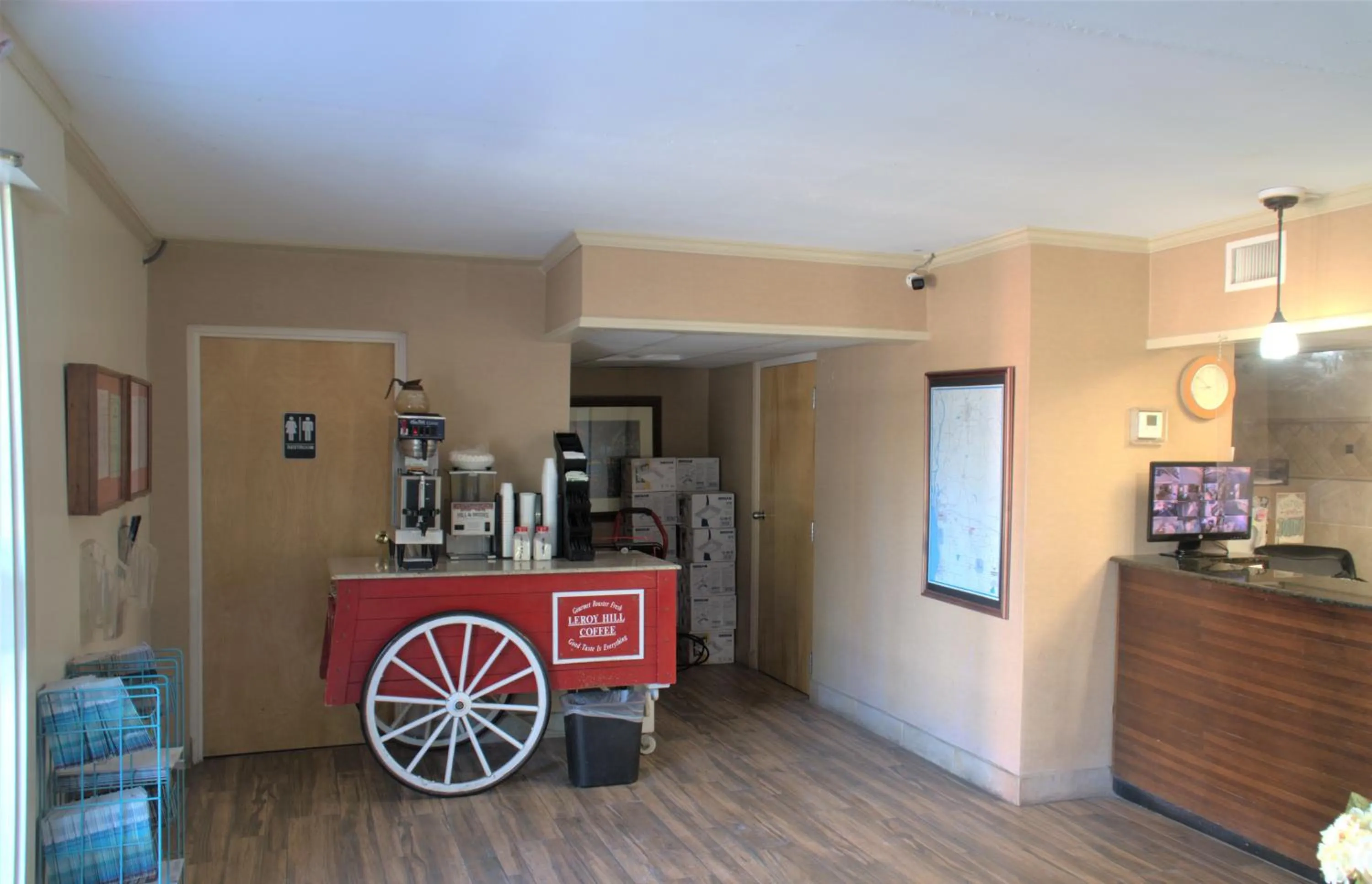 Coffee/tea facilities in Eastern Shore Motel