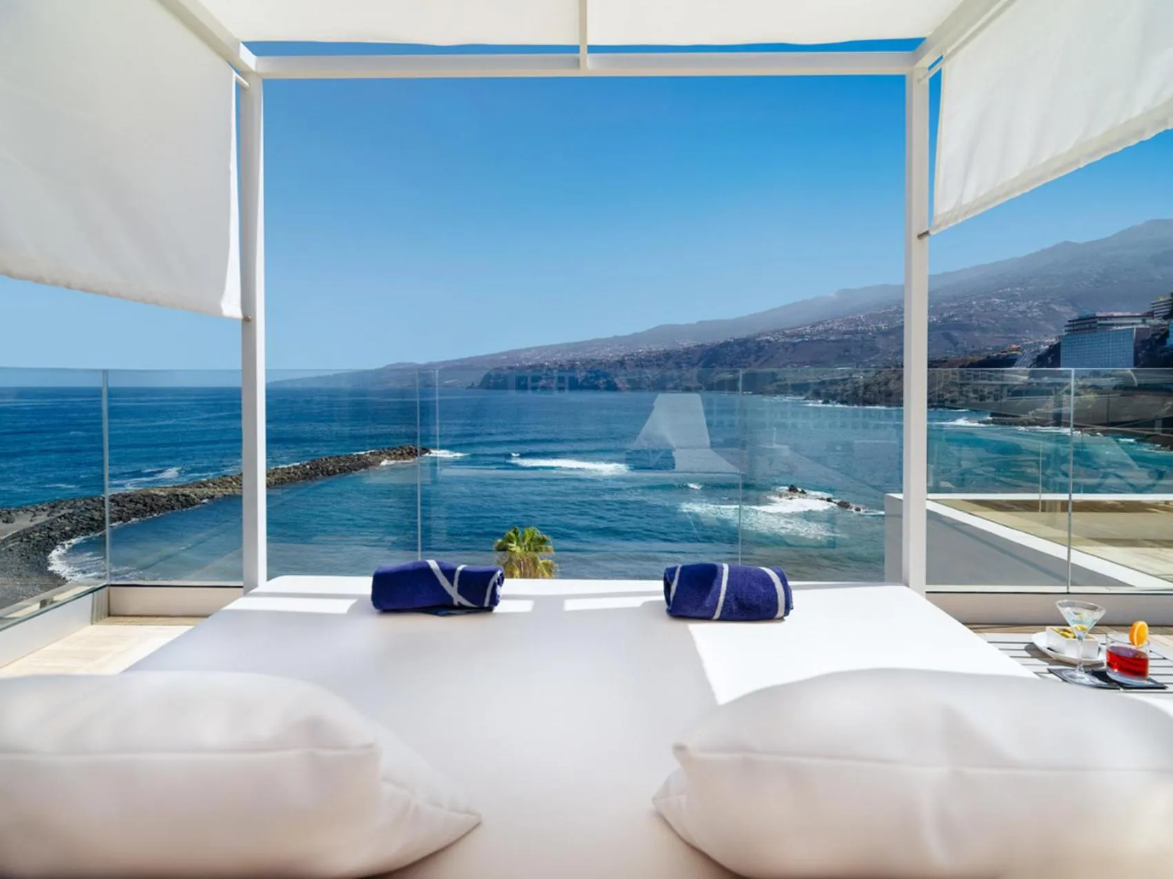 Property building, Bed in H10 Tenerife Playa