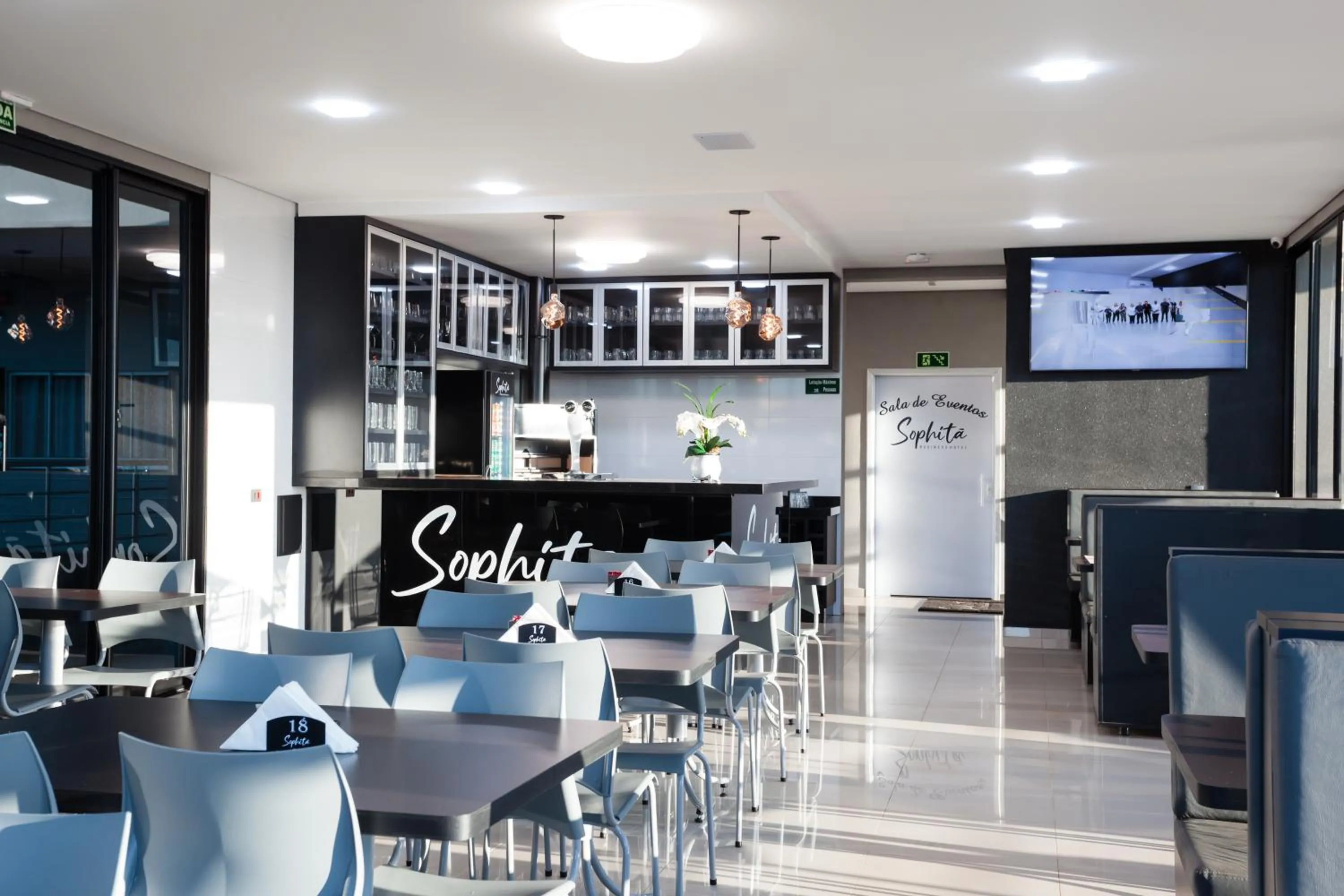 Restaurant/places to eat in Sophita Business Hotel