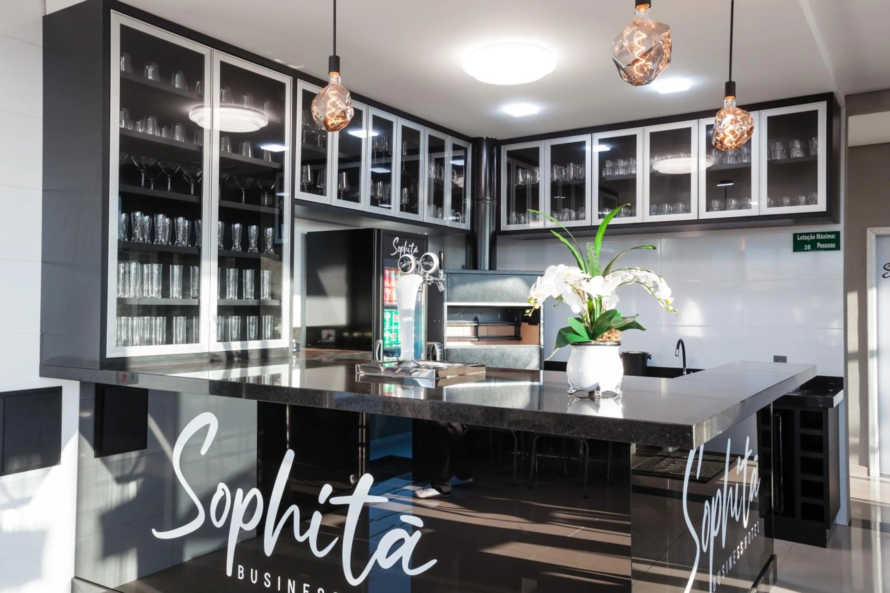 Restaurant/places to eat in Sophita Business Hotel
