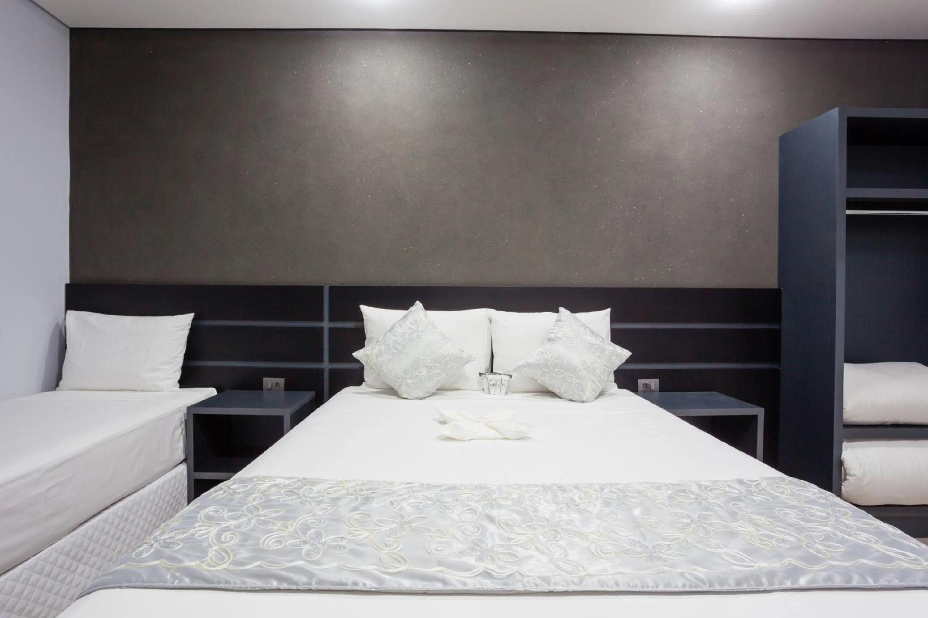 Bedroom, Bed in Sophita Business Hotel