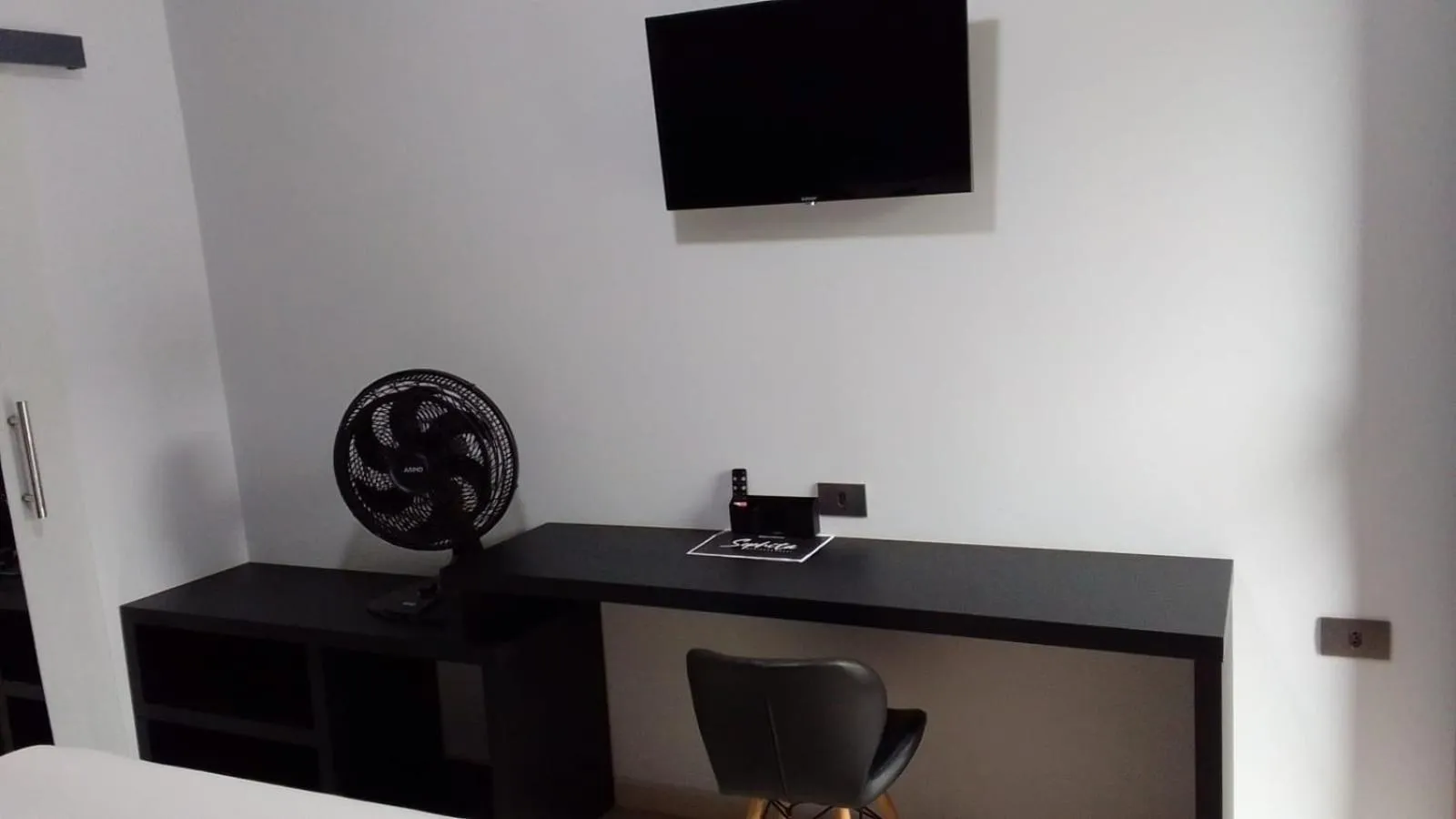 TV and multimedia in Sophita Business Hotel