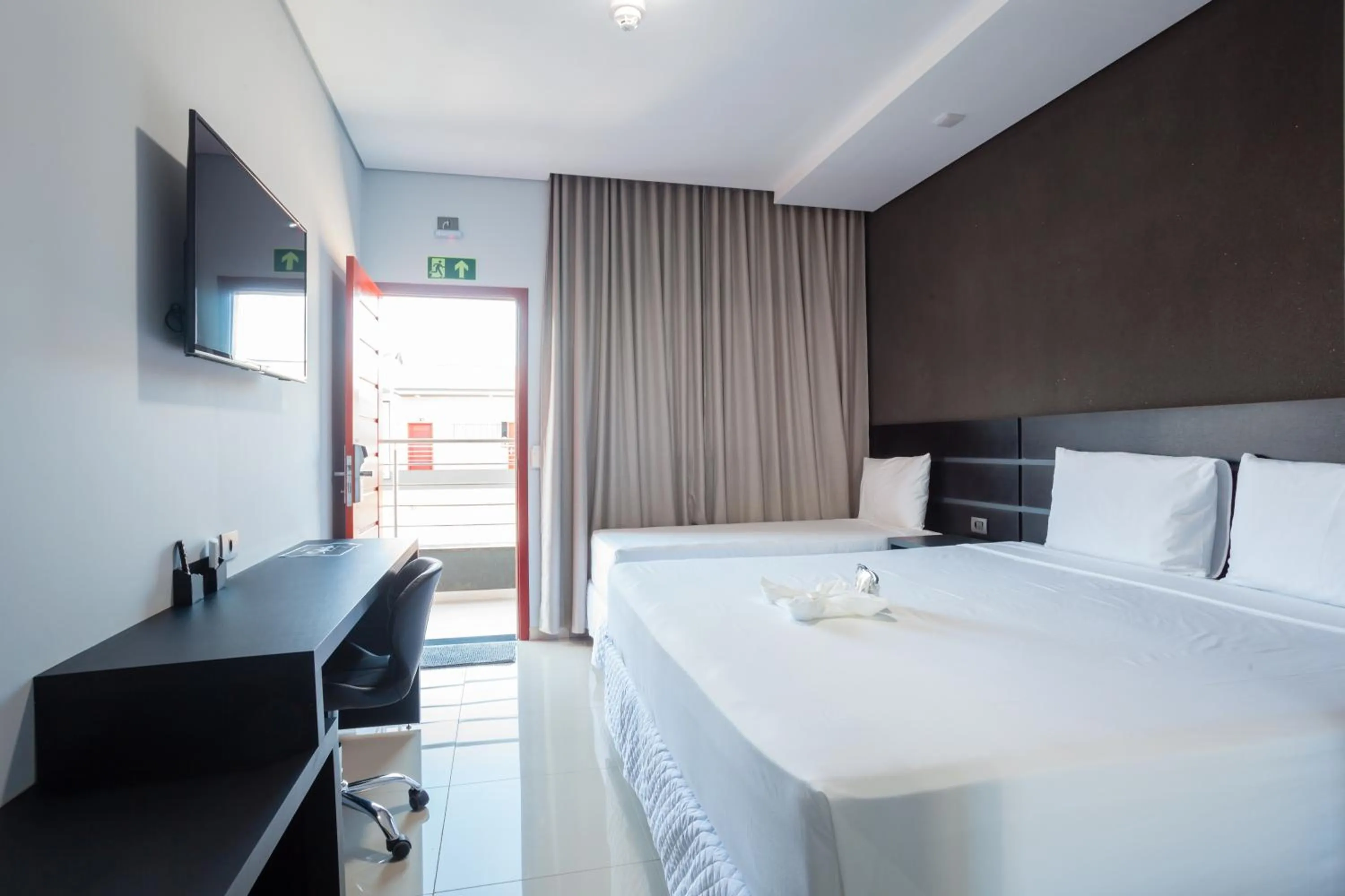 Bedroom, Bed in Sophita Business Hotel