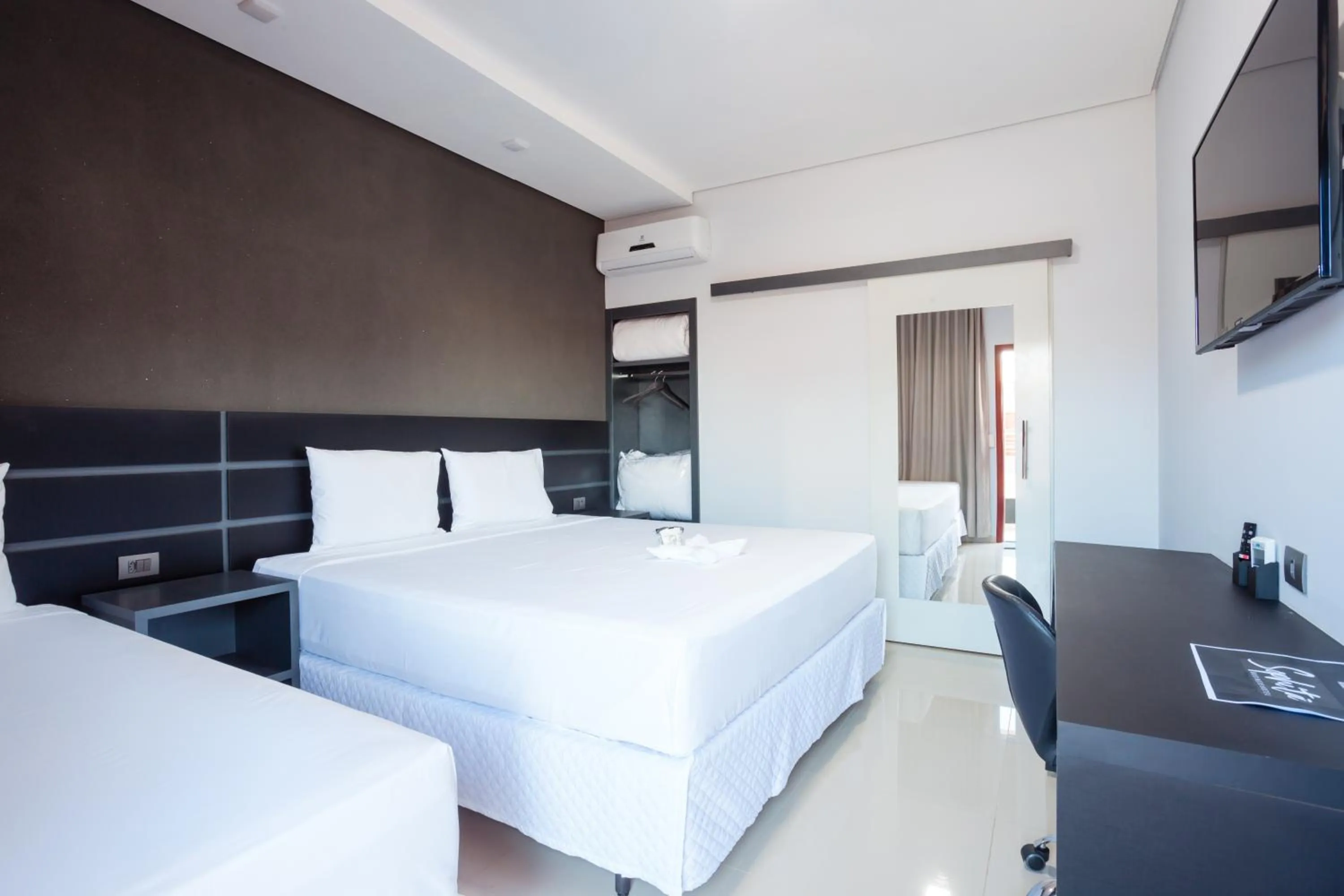 Bedroom, Bed in Sophita Business Hotel