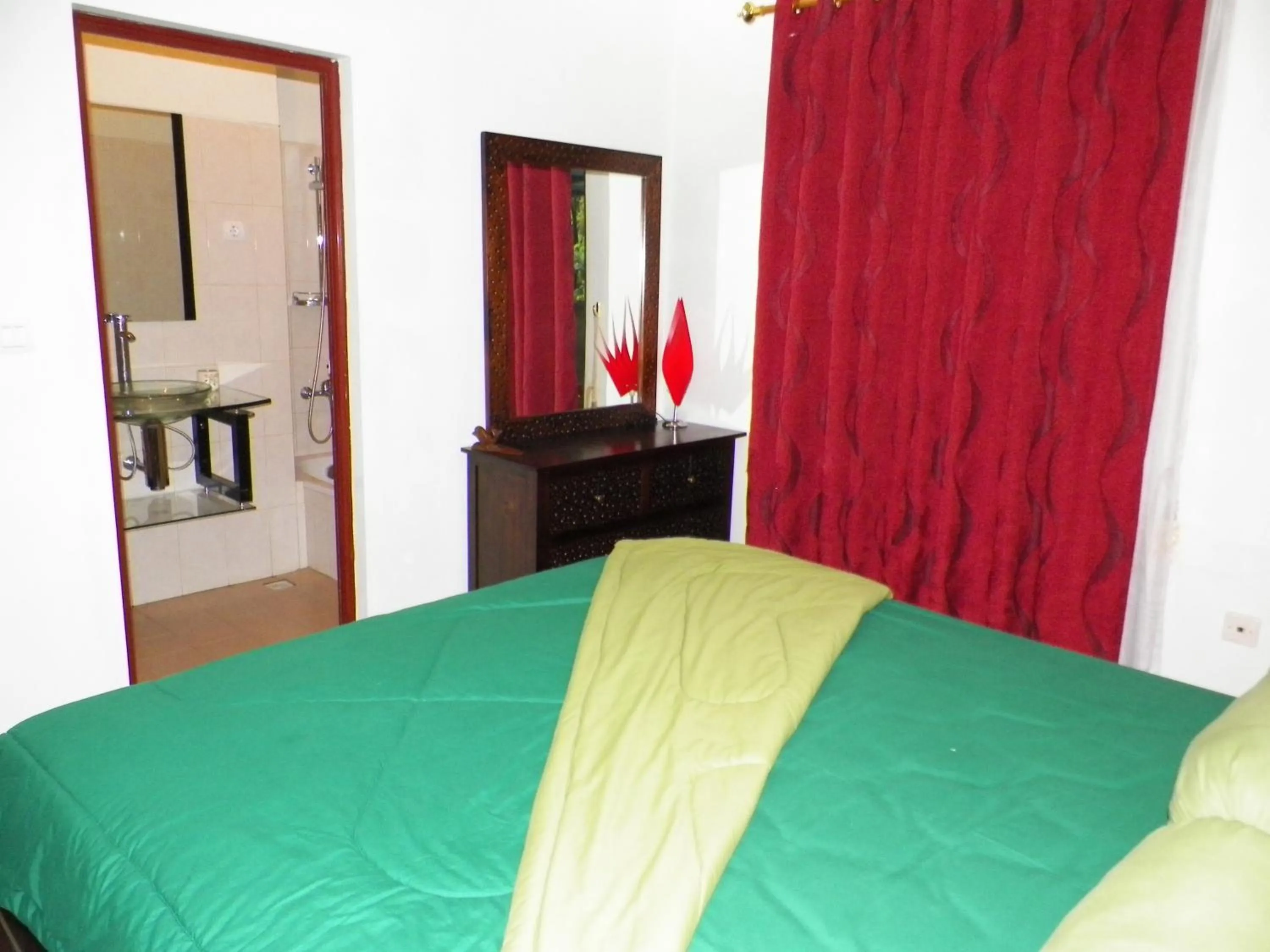 Photo of the whole room in Villa Roemi