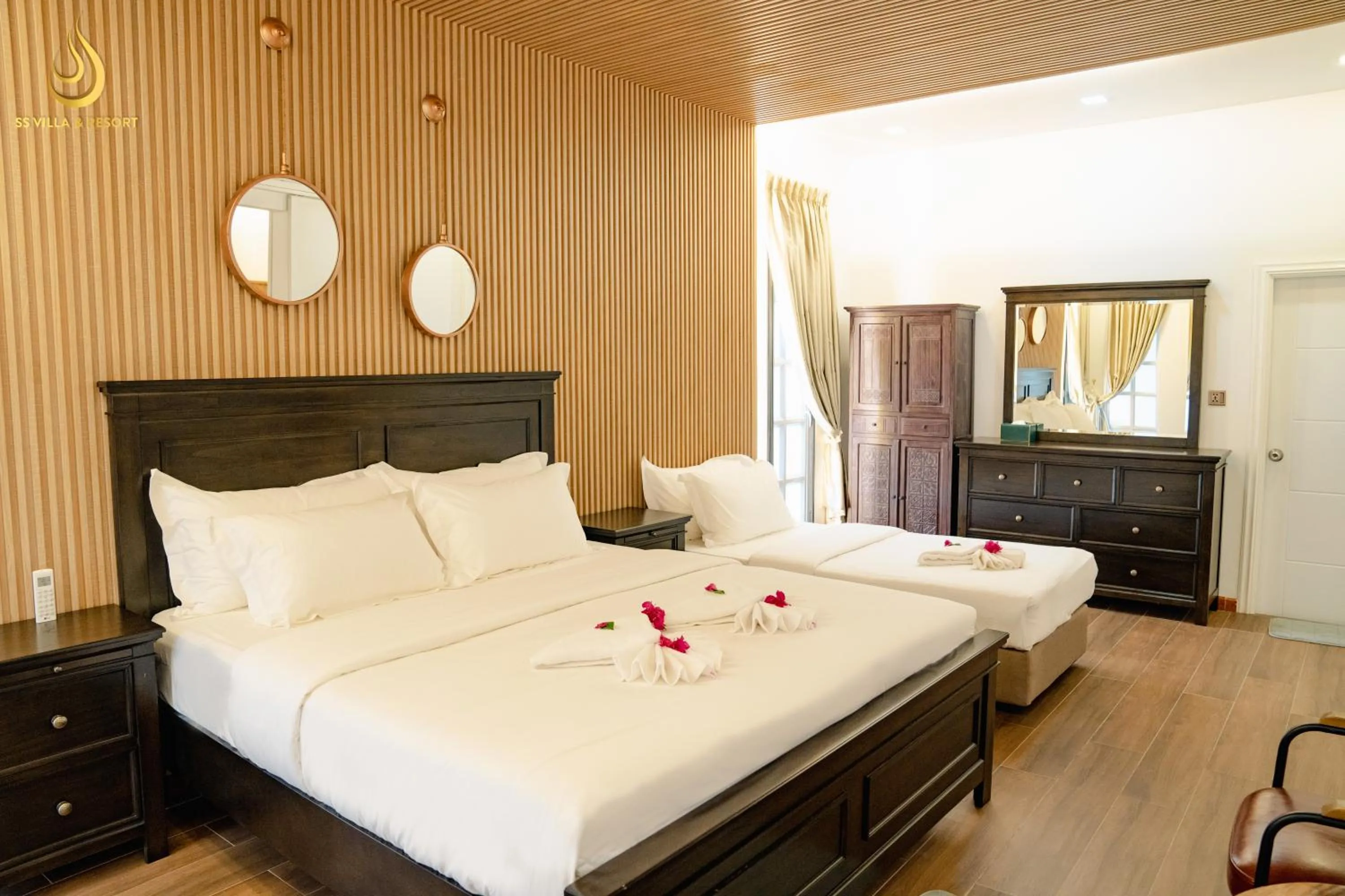 Bed in SS Villa & Resort