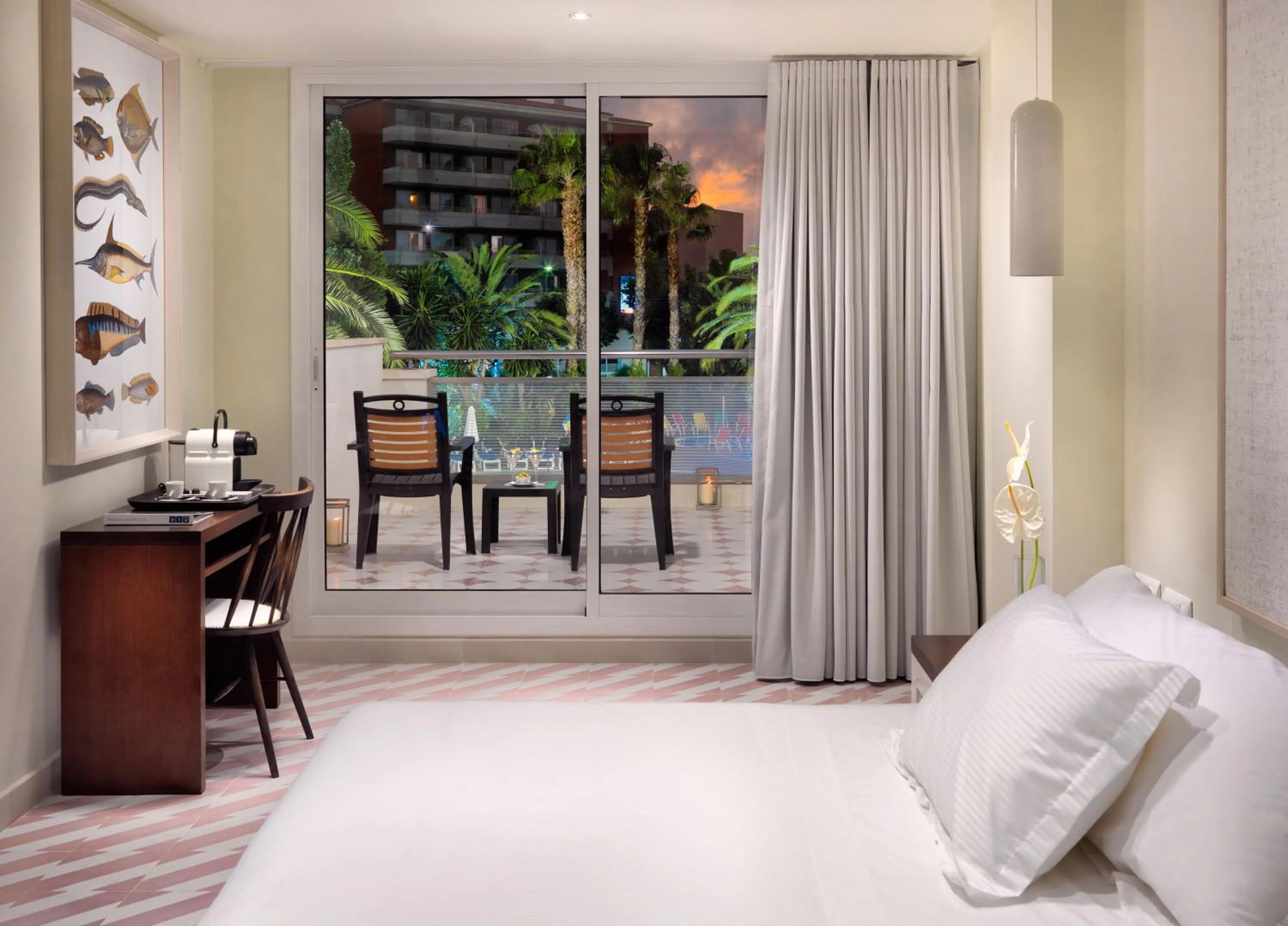 Photo of the whole room, Bed in H10 Vintage Salou - Adults Only