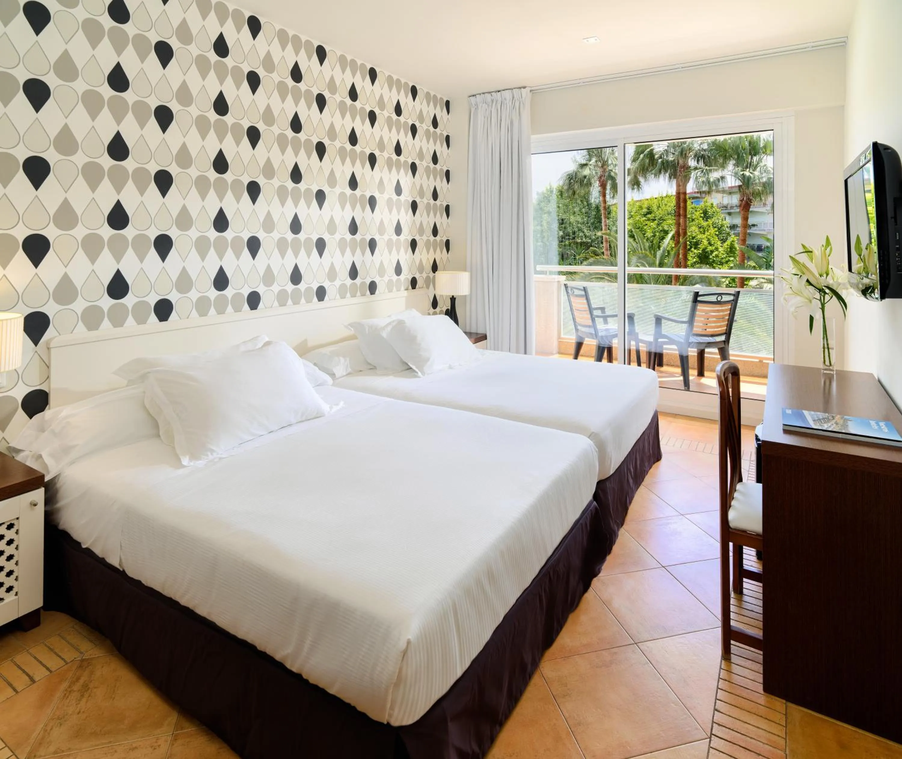 Bed in H10 Vintage Salou - Adults Only