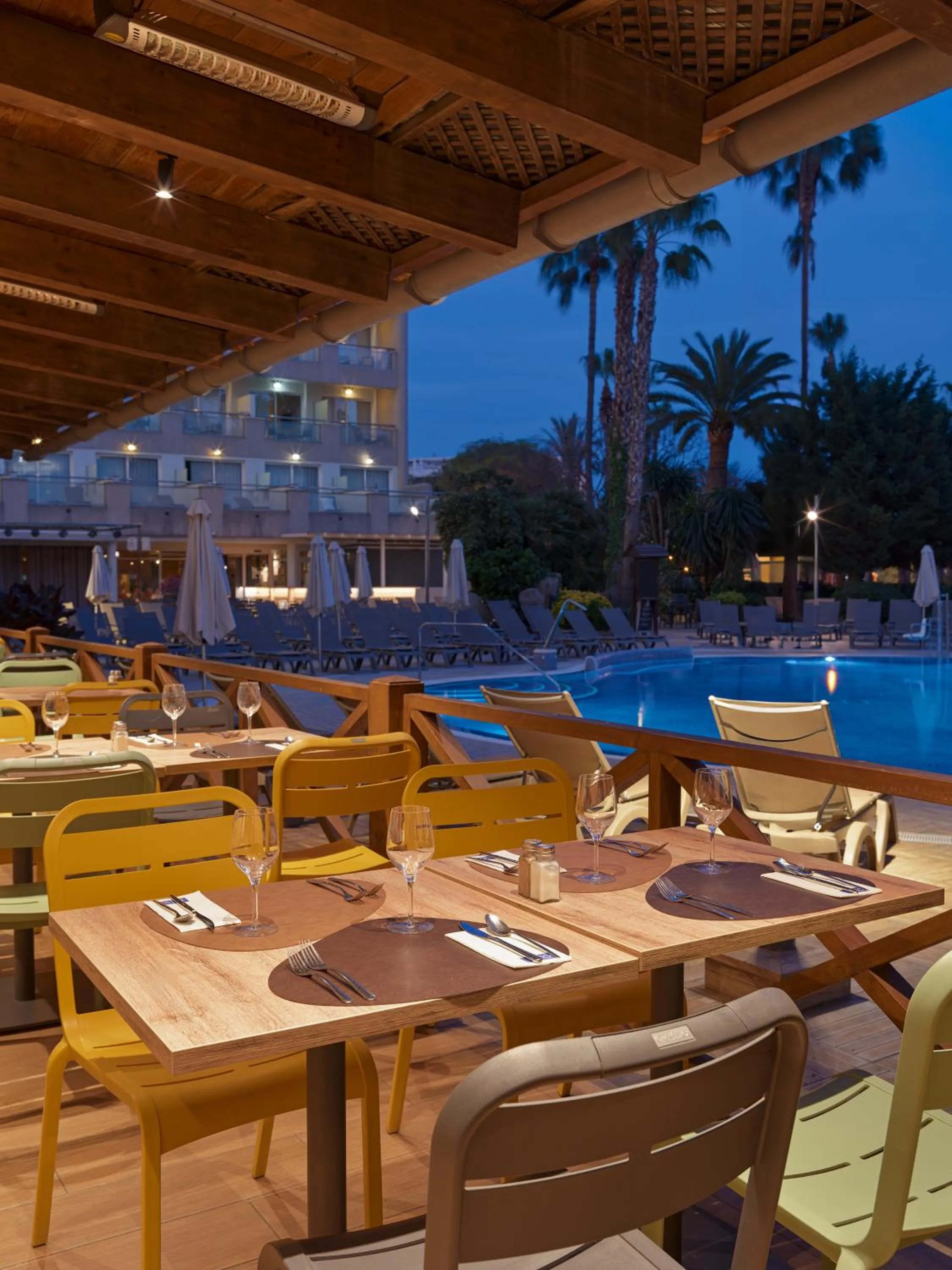 Restaurant/places to eat in H10 Vintage Salou - Adults Only