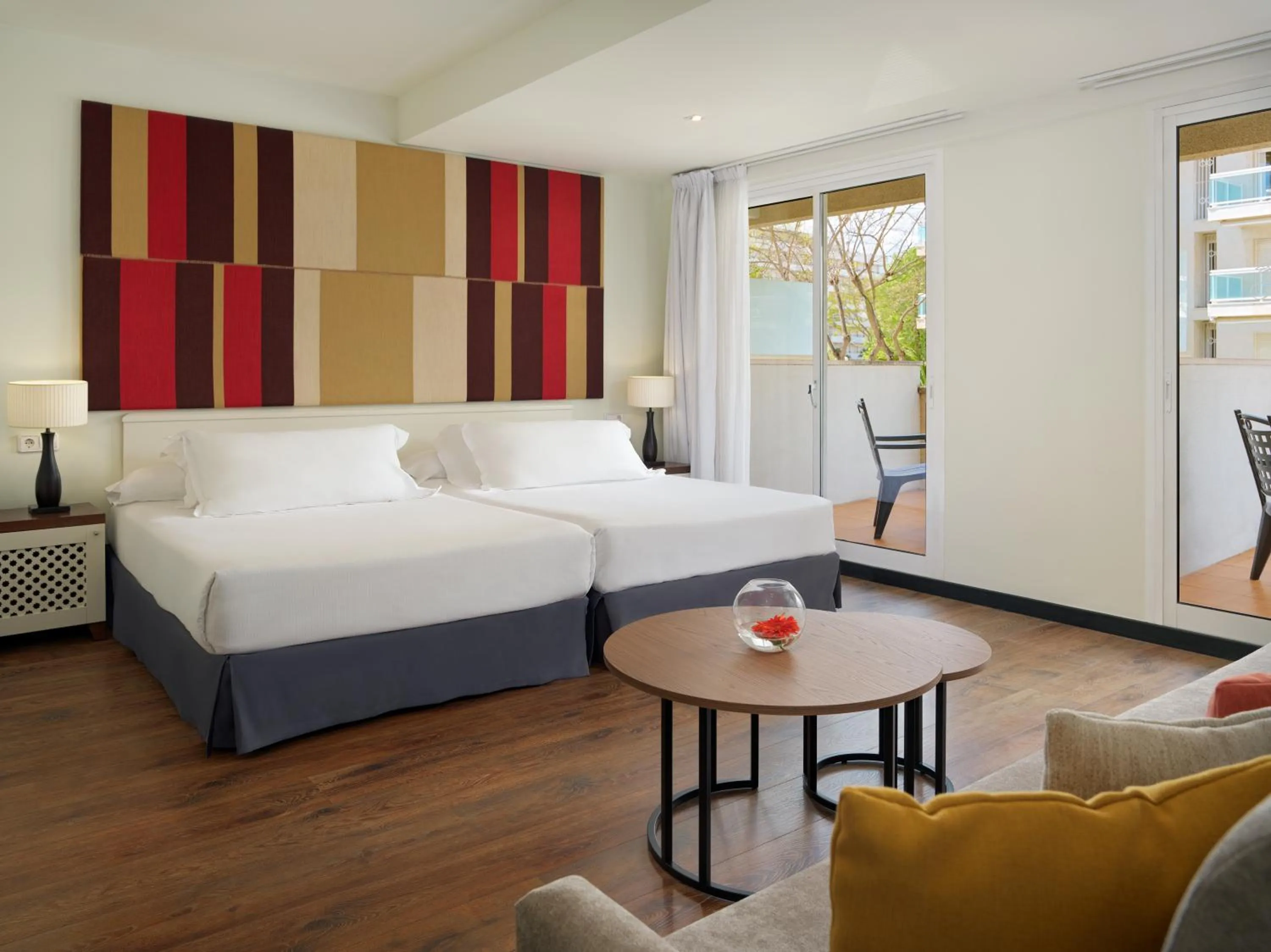 Photo of the whole room, Bed in H10 Vintage Salou - Adults Only