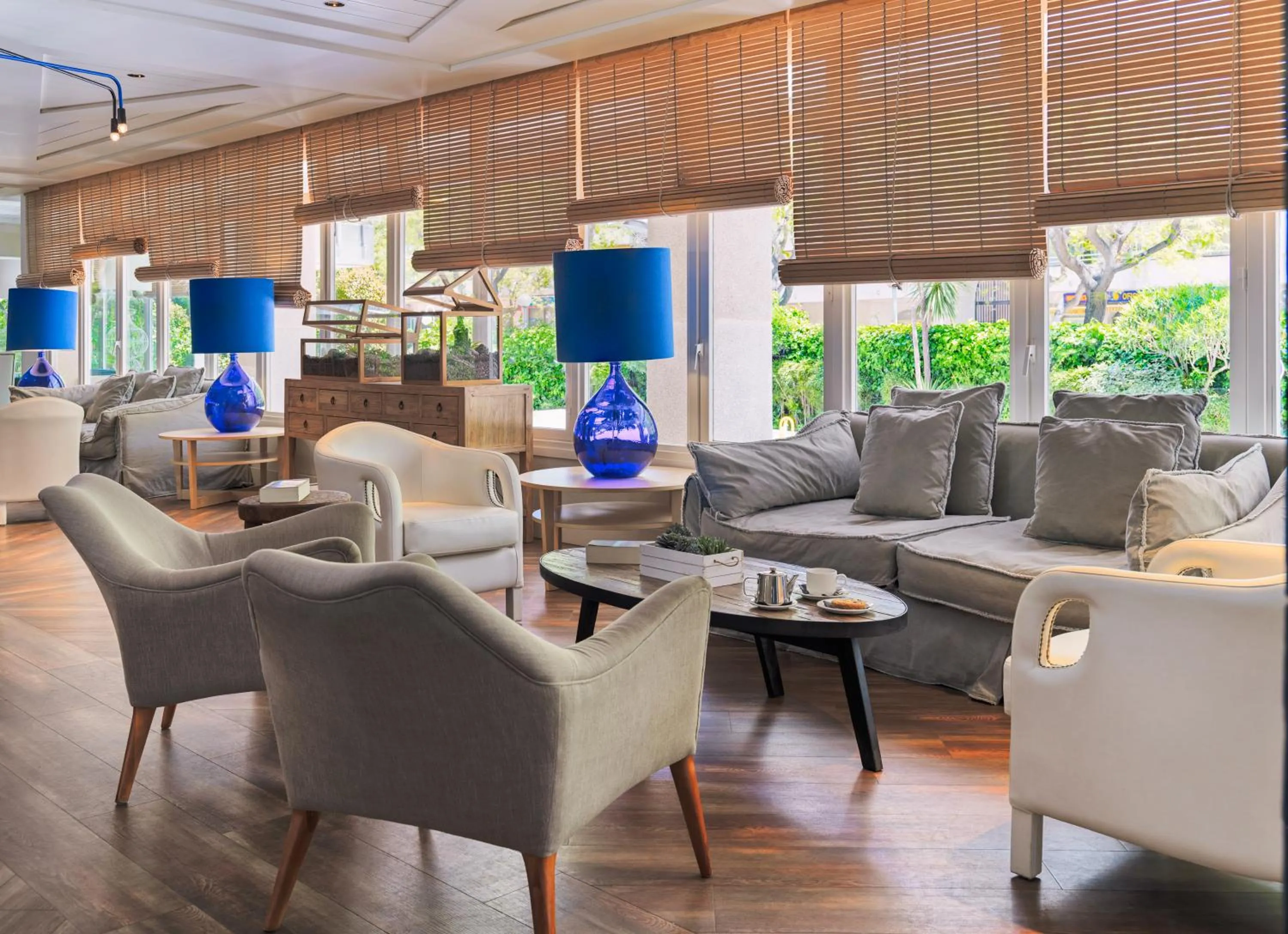 Lounge or bar in H10 Vintage Salou - Adults Only