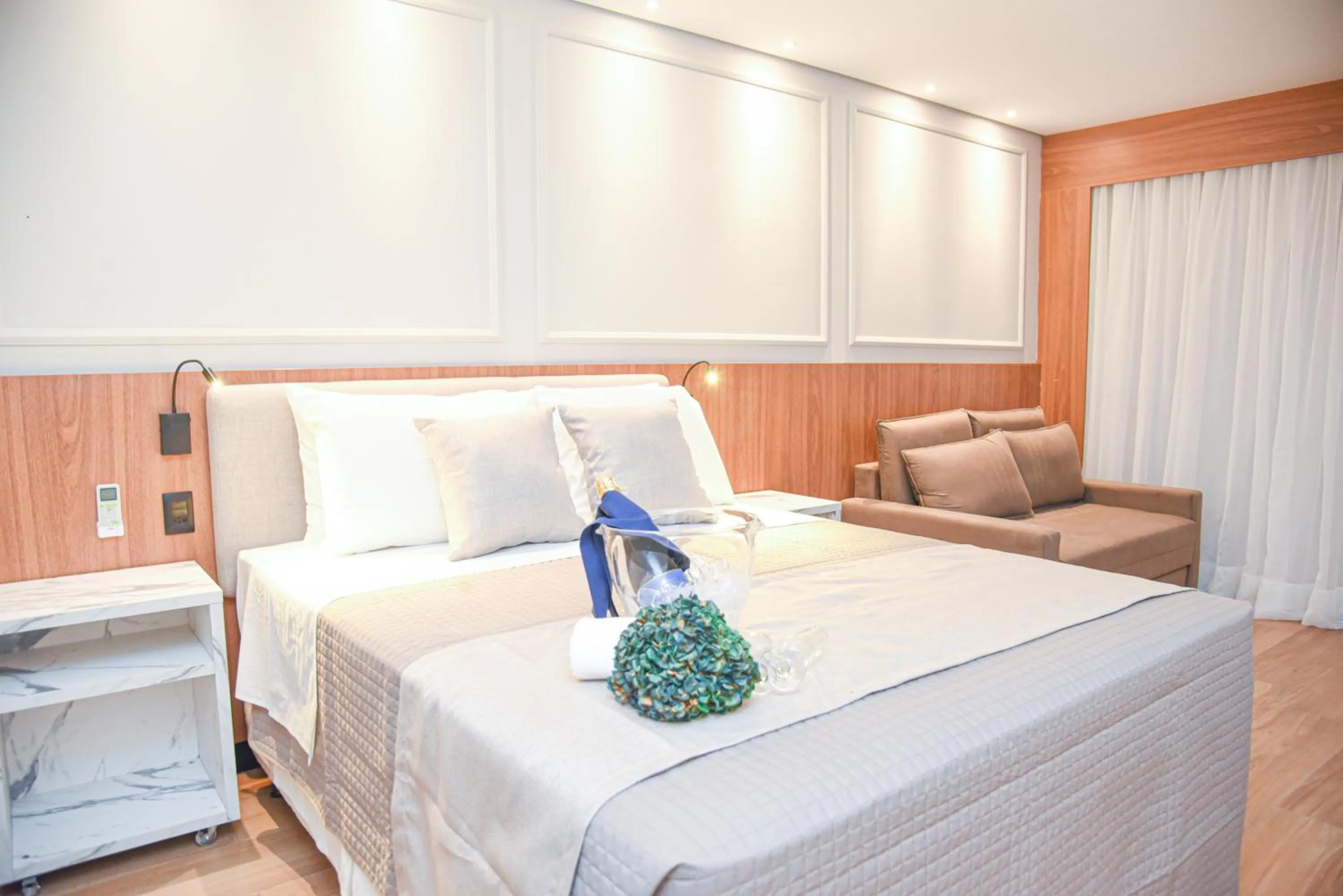 Deluxe Quadruple Room in Hotel Titanic Penedo