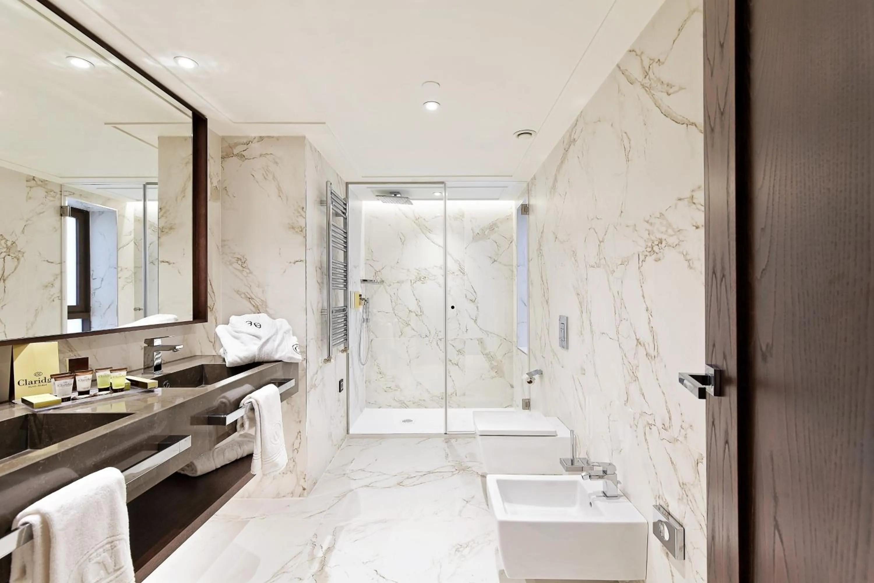 Shower in Claridge Madrid