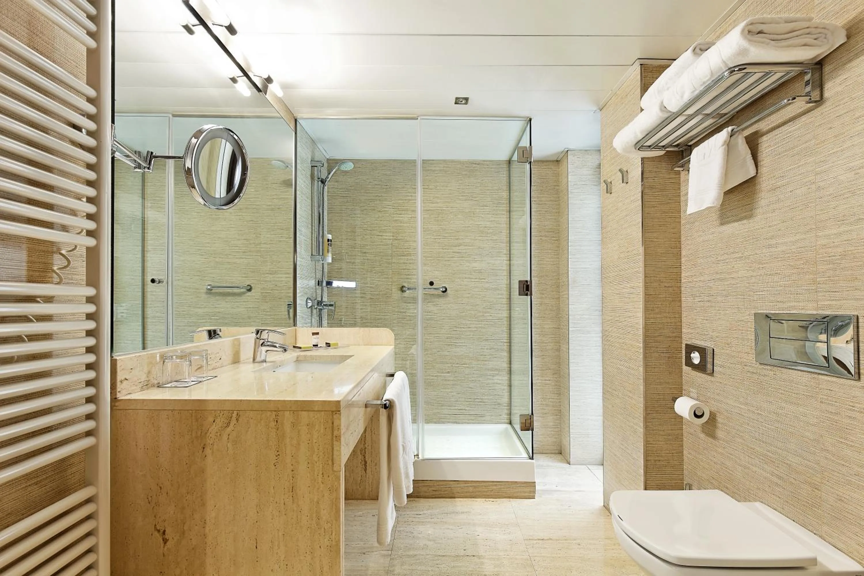 Shower in Claridge Madrid