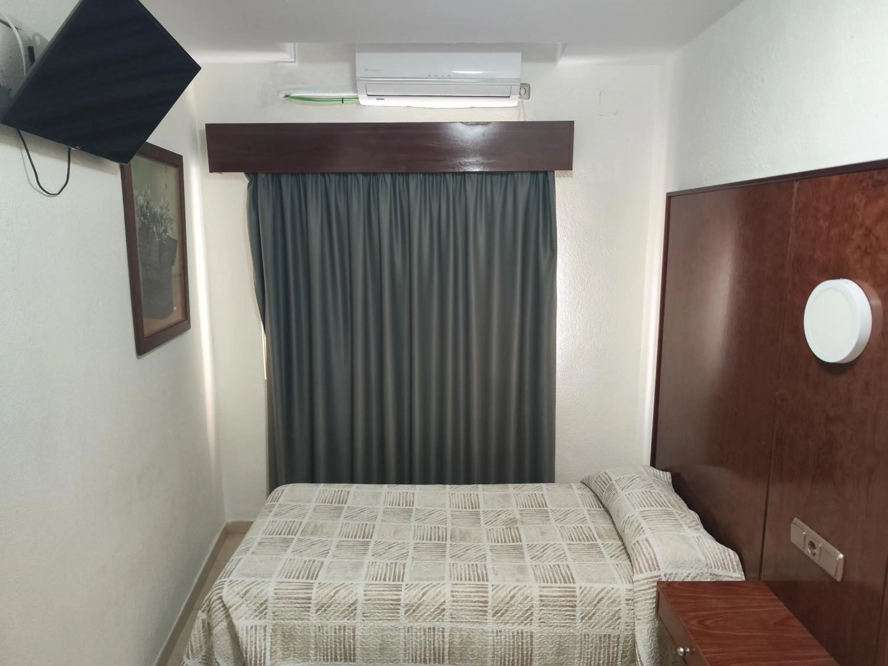 Bedroom, Bed in N.Ch