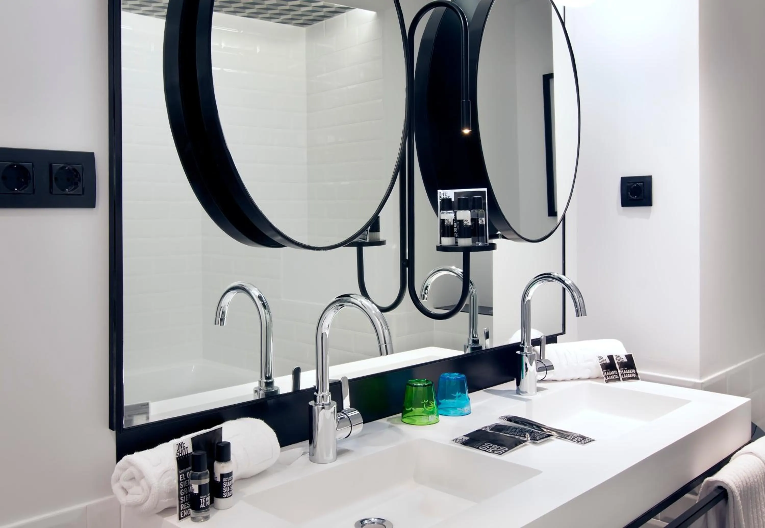 Bathroom in One Shot Reina Victoria