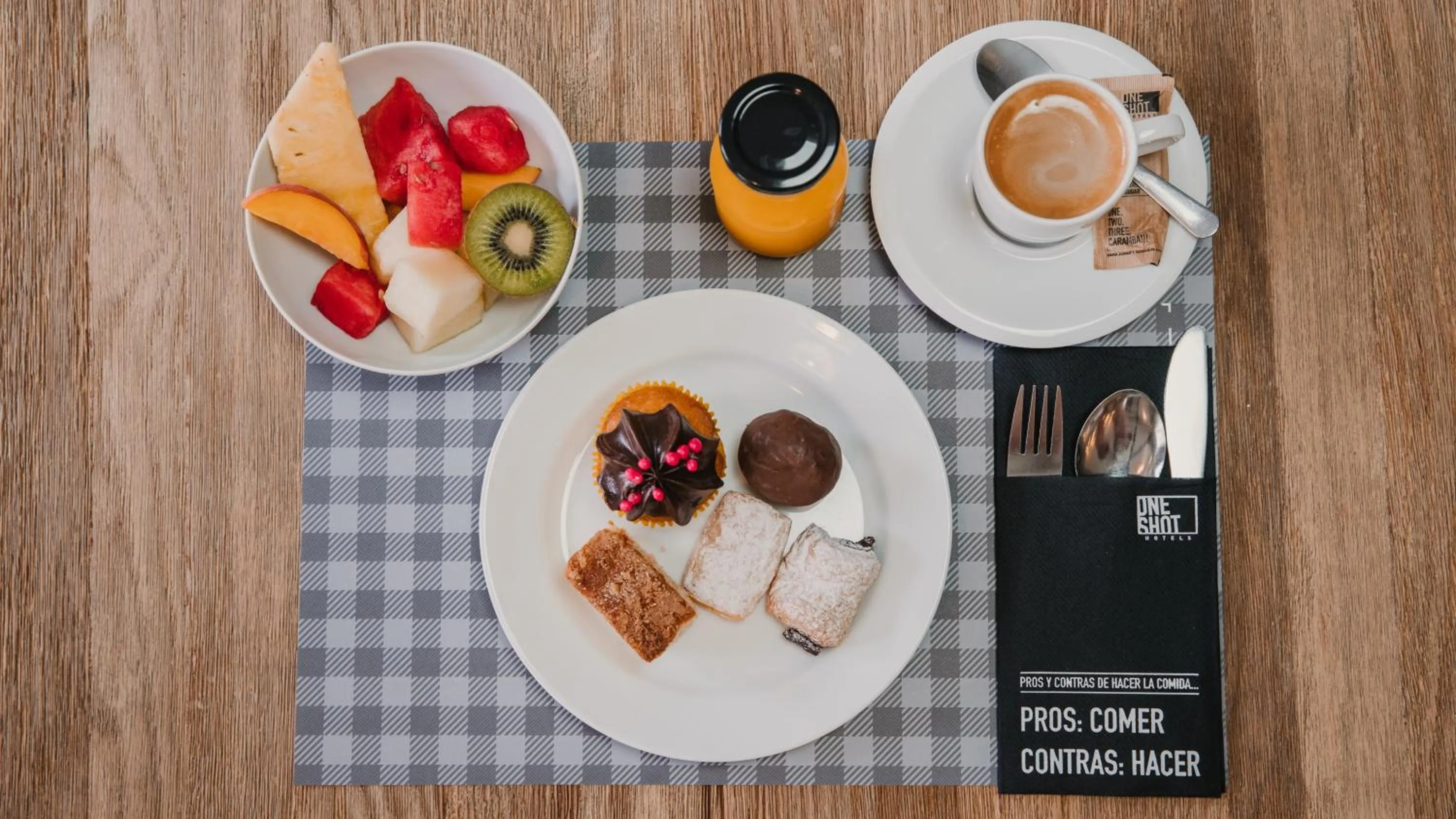 Food in One Shot Reina Victoria