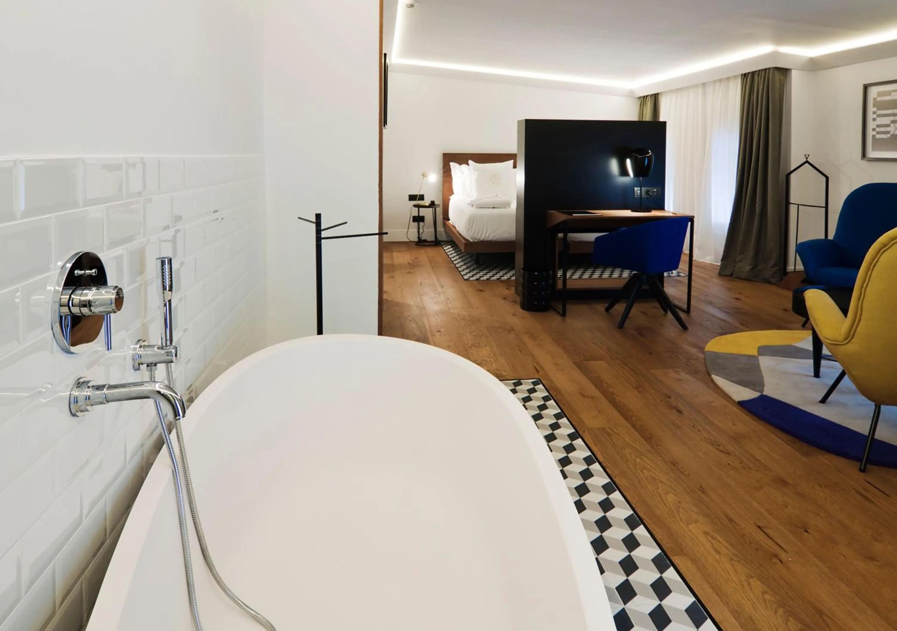 Photo of the whole room in One Shot Reina Victoria