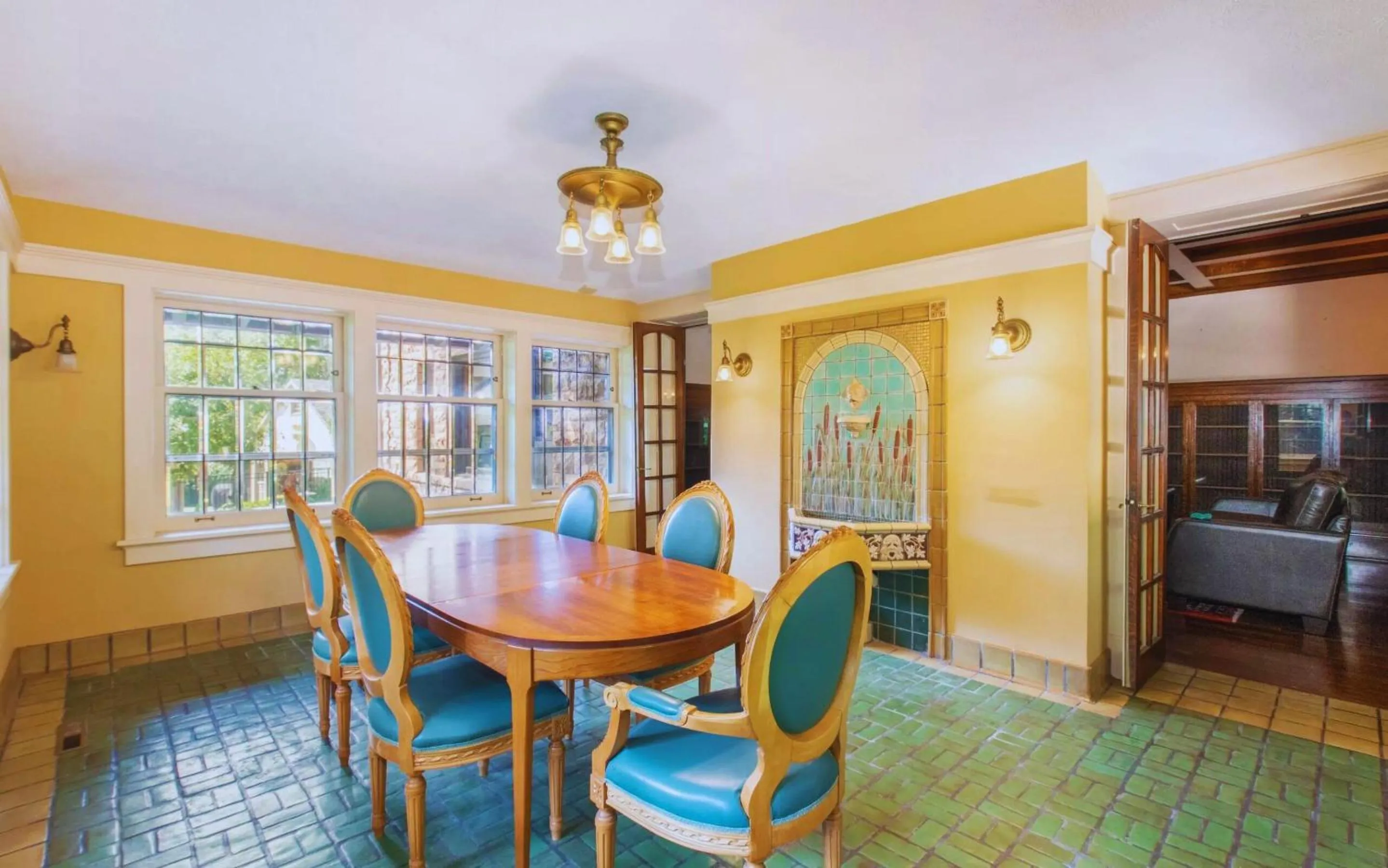 Diving in Martha's Bed and Breakfast